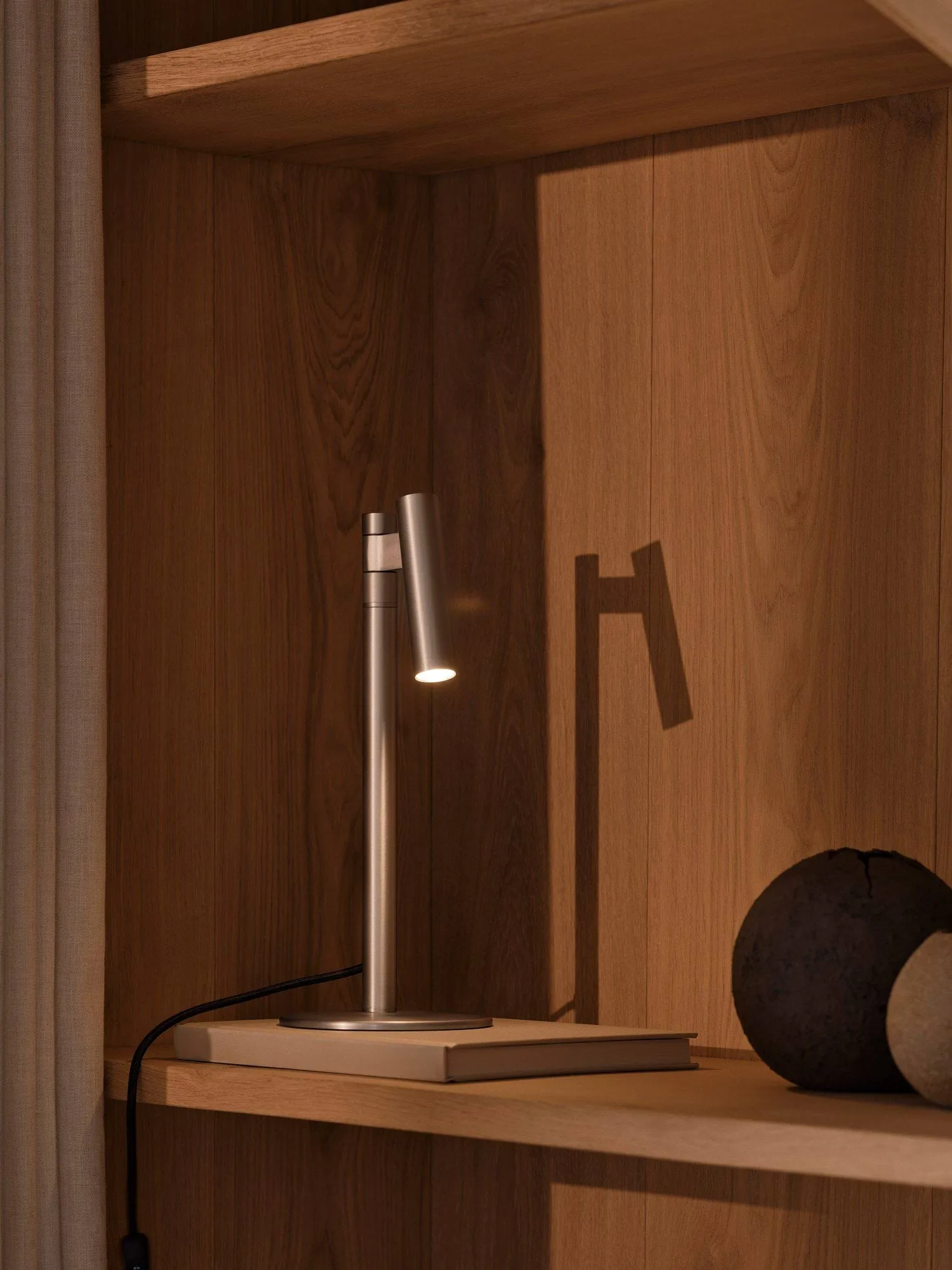 Makoto table lamp, Satin chrome, 37 cm Design For The People
