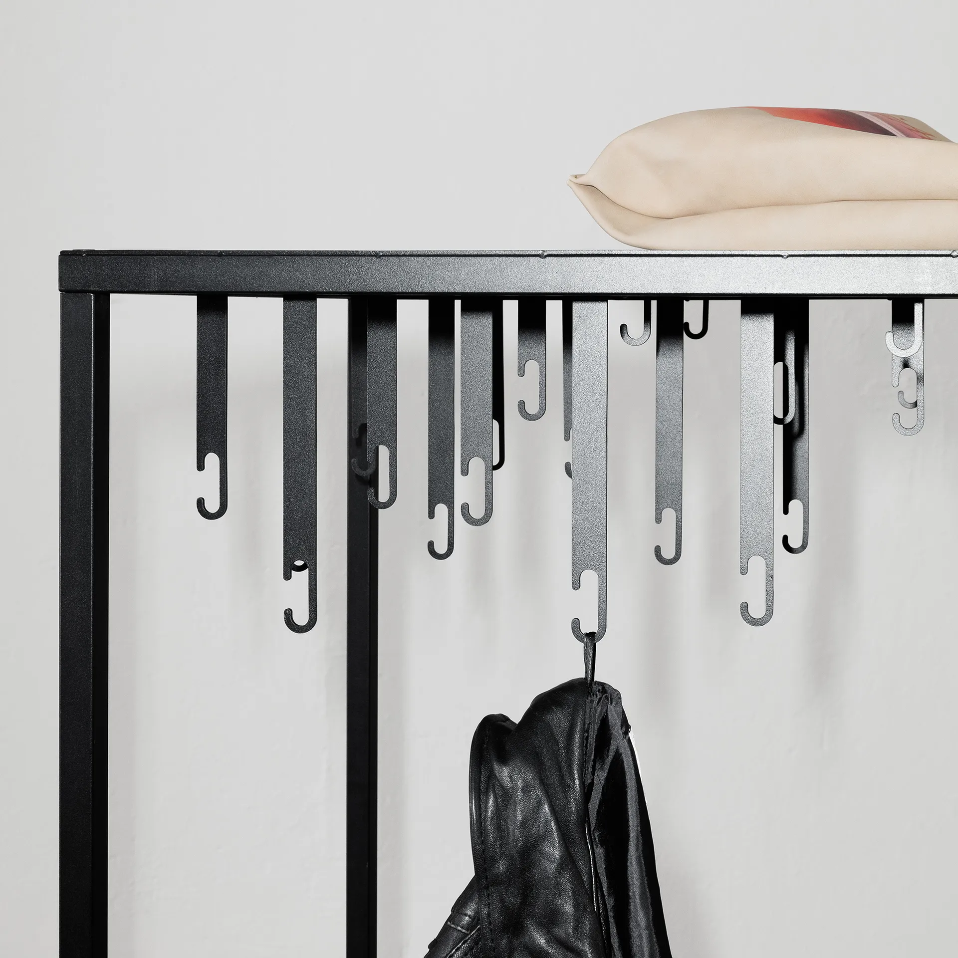 Ateljé clothes hanger, Black Design House Stockholm