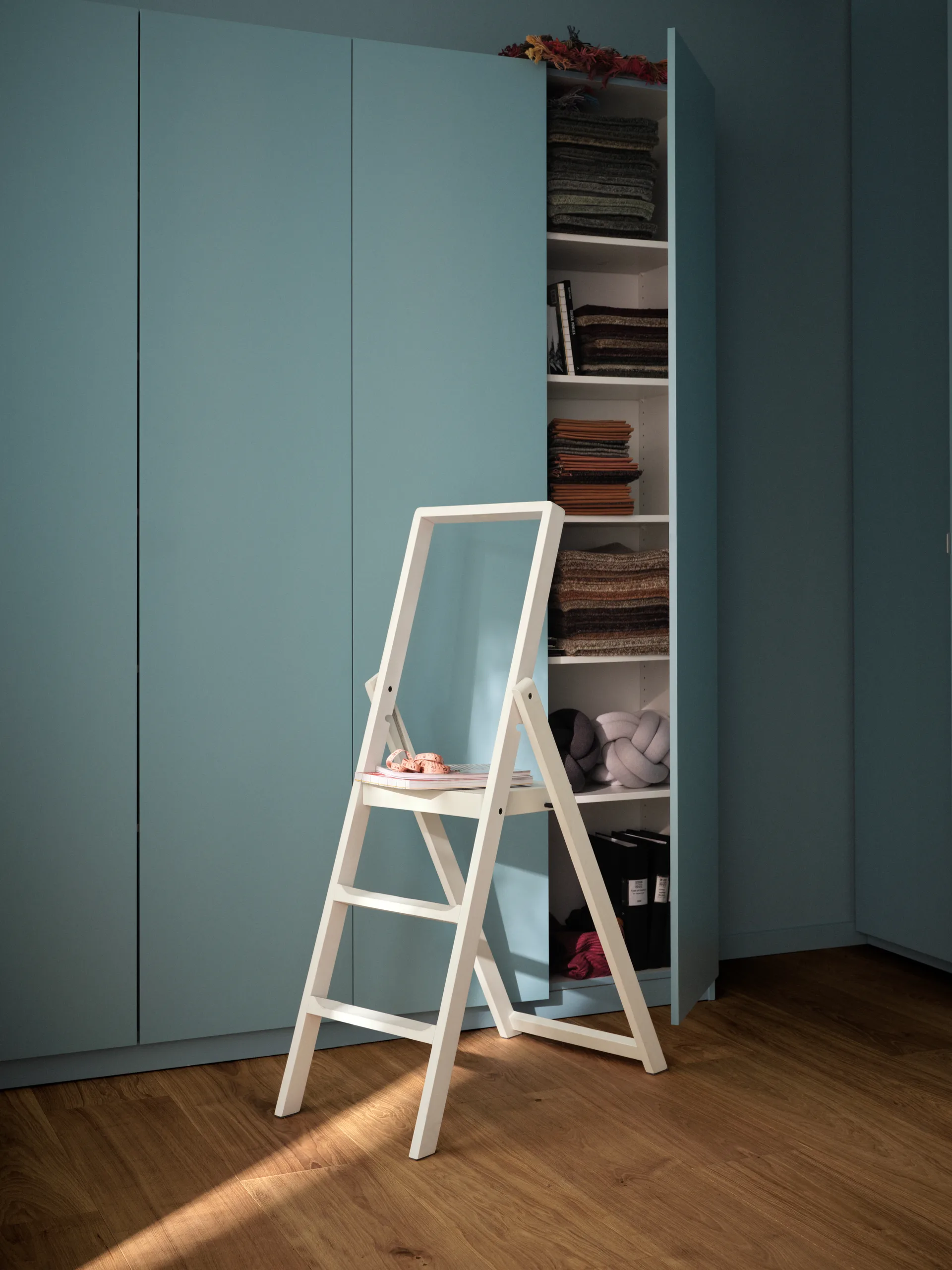 Step ladder, White-lacquered Design House Stockholm