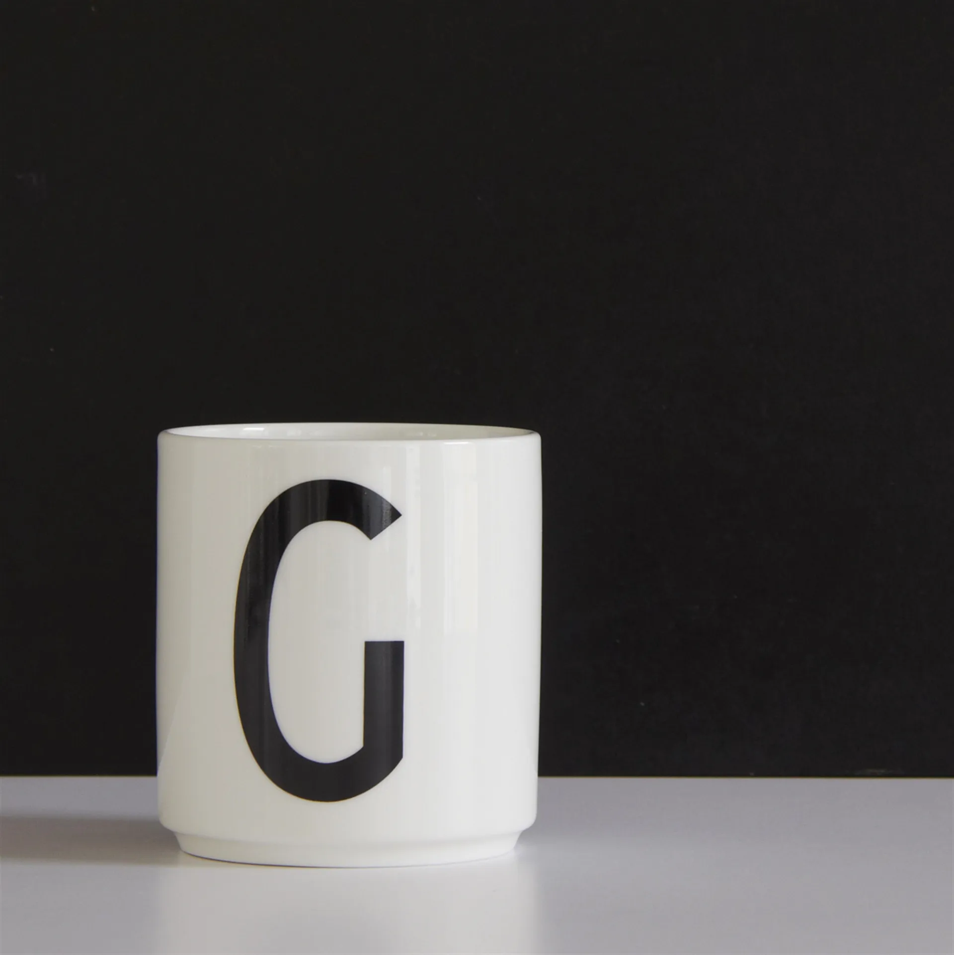 Design Letters cup, G Design Letters