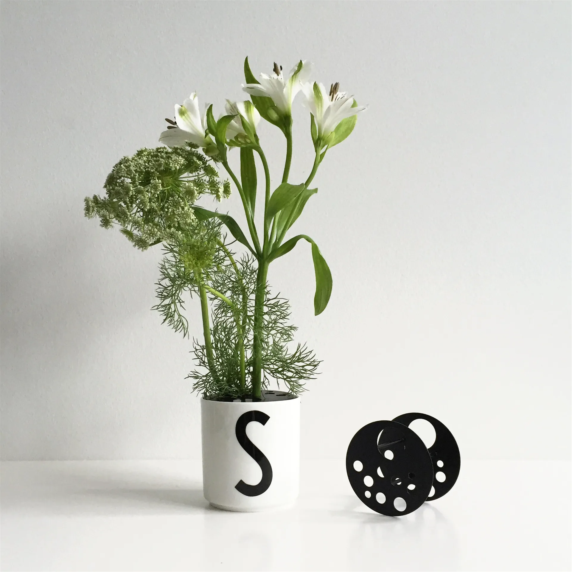 Design Letters flower holder Ø6.7 cm, black Design Letters