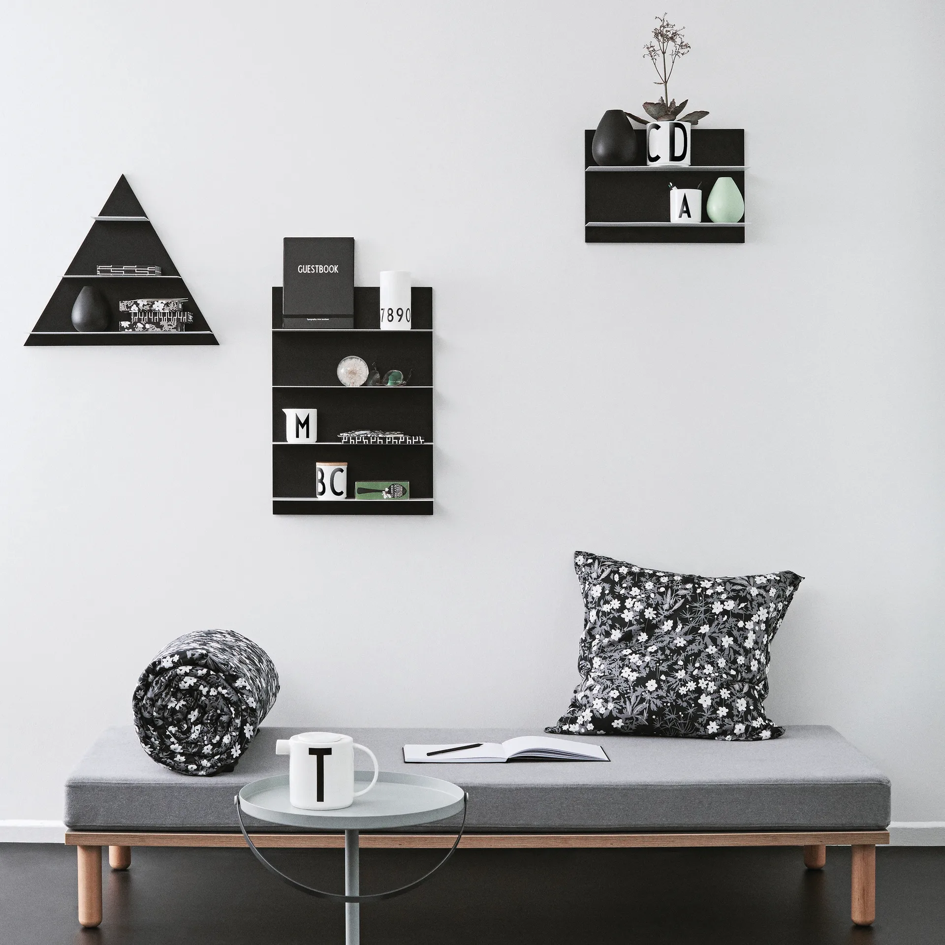 Design letters shelf triangle, black Design Letters