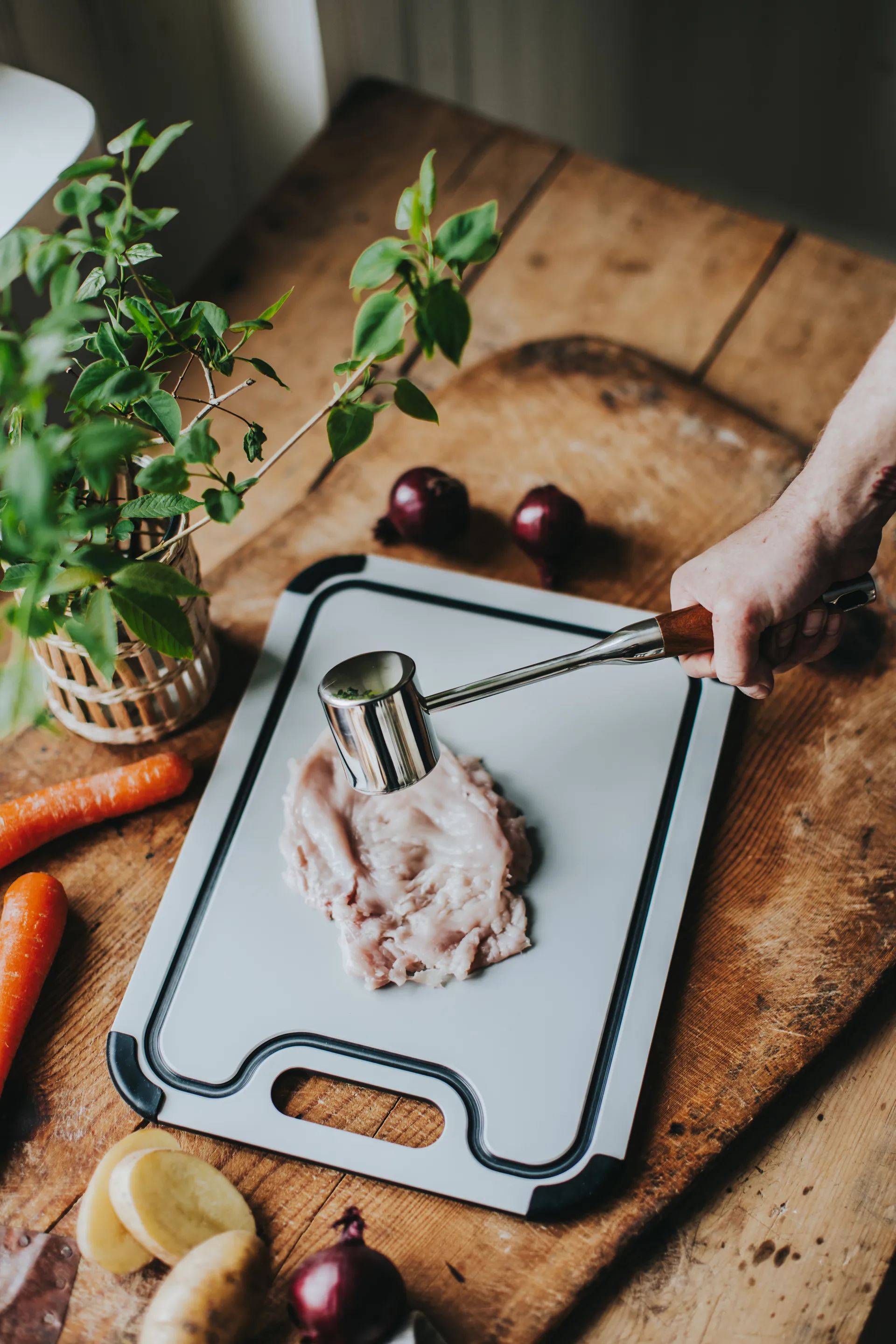 Kata Meat Tenderizer stainless steel 28.8x6.1x5.1 cm, Wooden handle Dorre