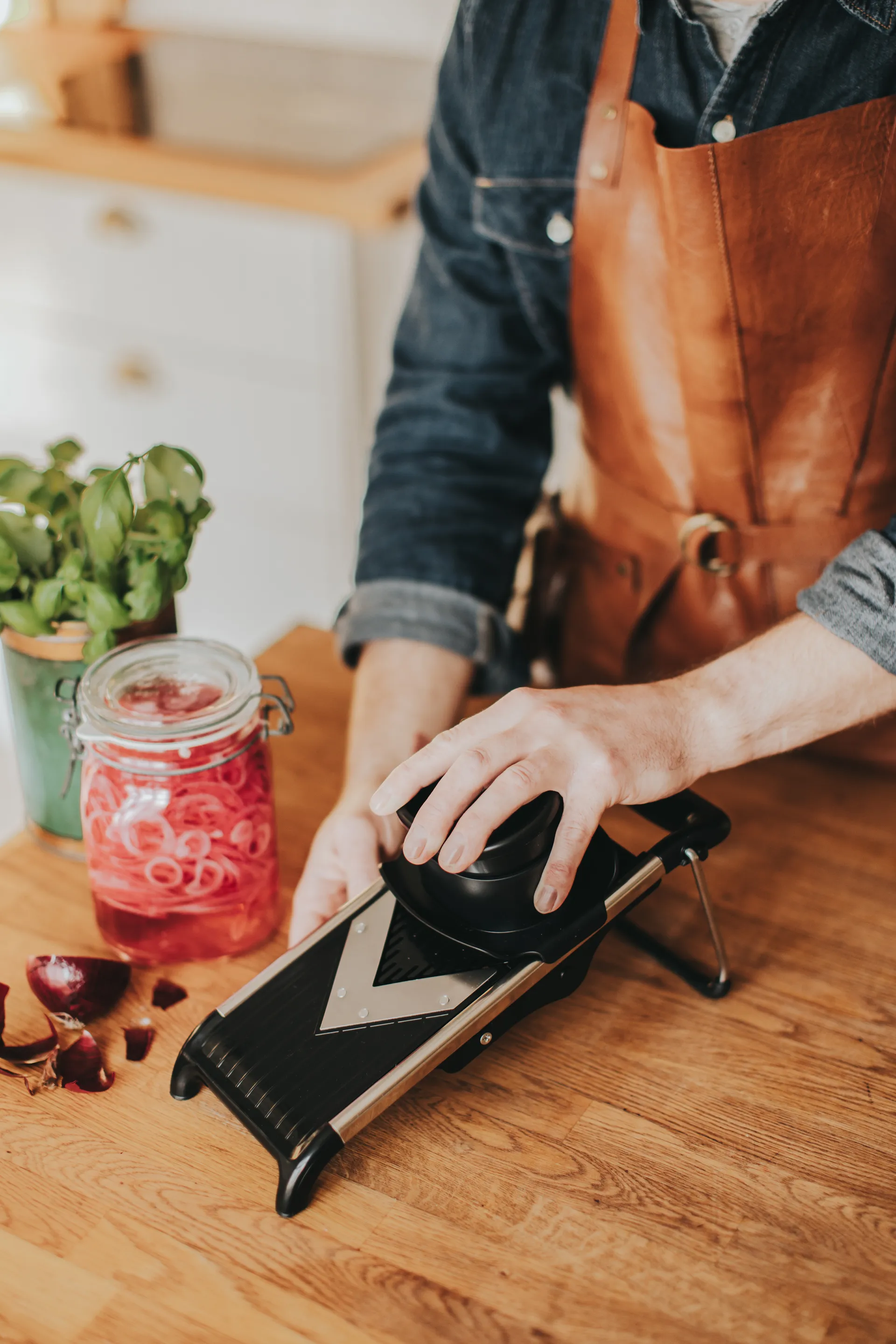 Mara mandolin on base, 31.3x14.2x10.5 cm Dorre