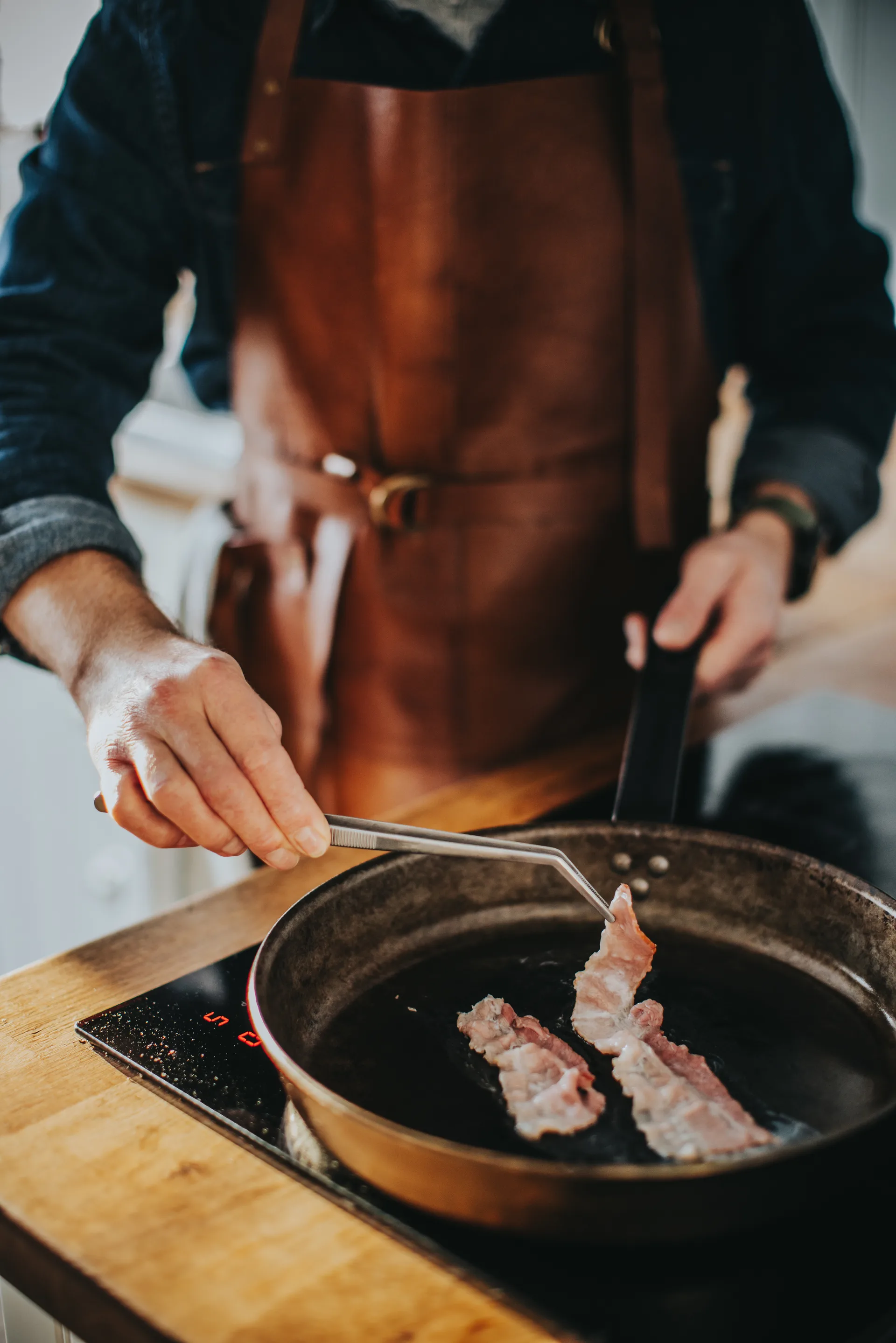 Miah food tweezers bent tip 24x2.5 cm, Stainless steel Dorre