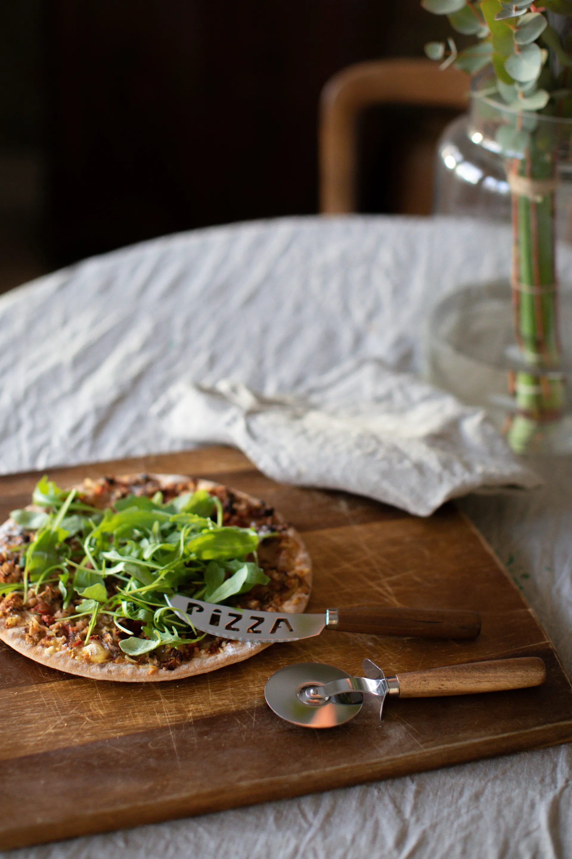 Pino pizza set knife and pizza cutter, Acacia-stainless steel Dorre