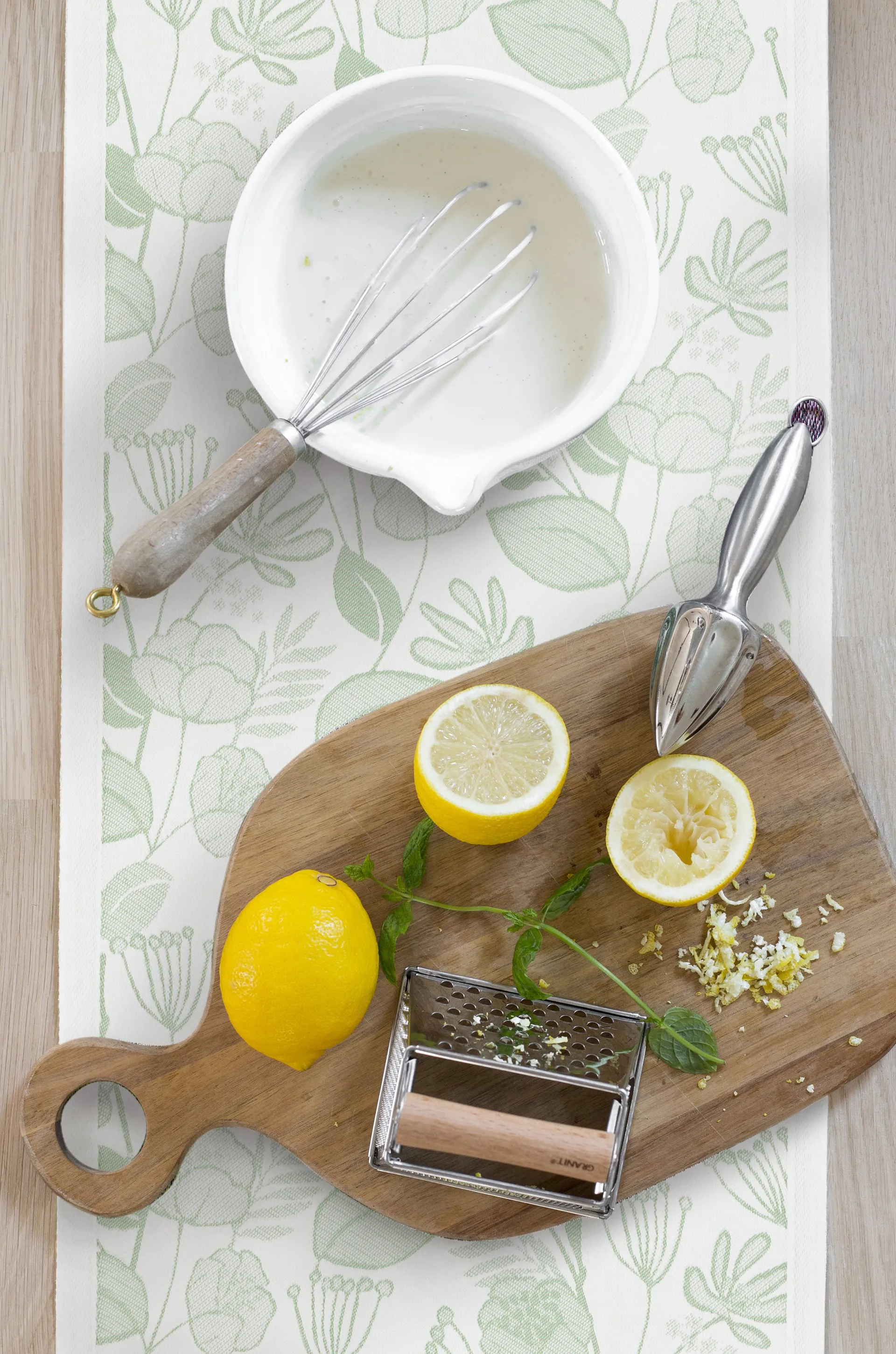 Grönska table runner 35x120 cm, Green Ekelund Linneväveri