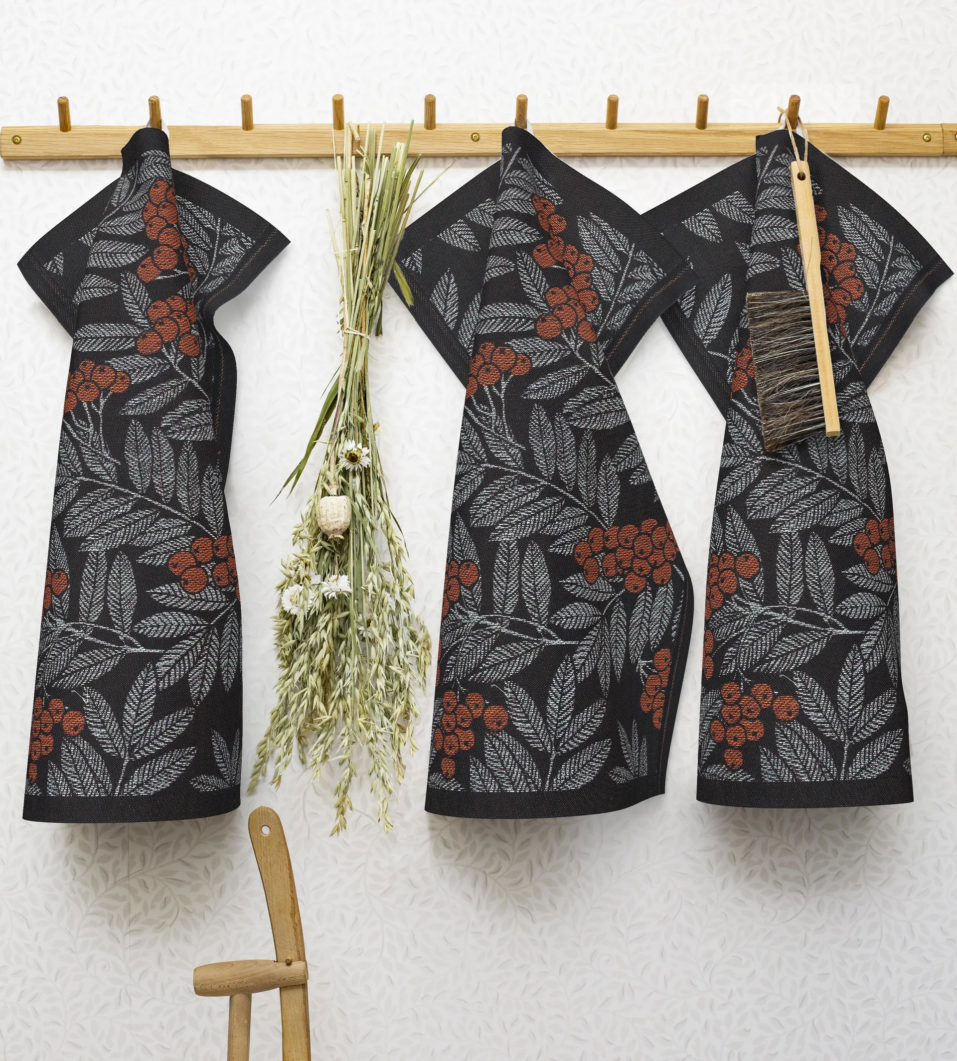 Rönnbärssingle kitchen towel, 35x50 cm Ekelund Linneväveri