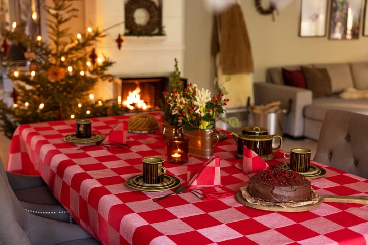 Schack tablecloth red - 150x210 cm - Ekelund Linneväveri