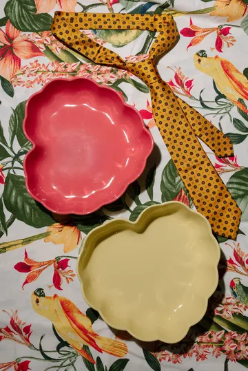 Emile Henry Madeleine heart mold - Bubblegum - Emile Henry