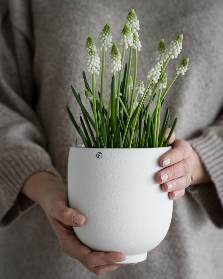 Ernst flower pot on foot natural white, H15 cm Ø14 cm ERNST