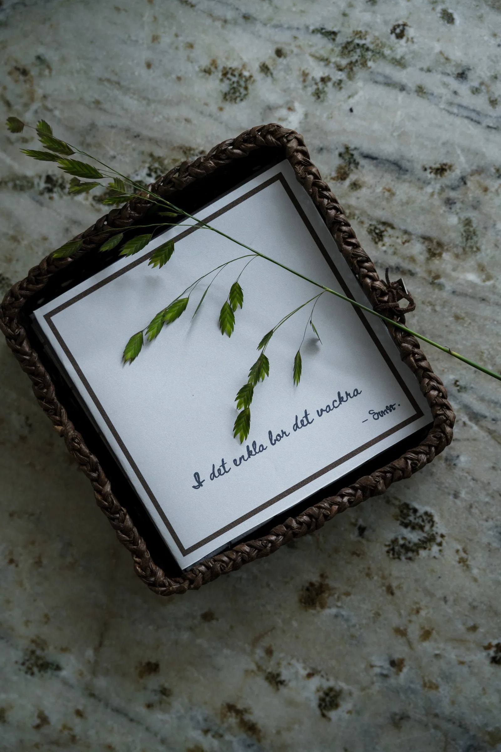 Ernst napkin with citat I det enkla 20-pack, Light grey ERNST