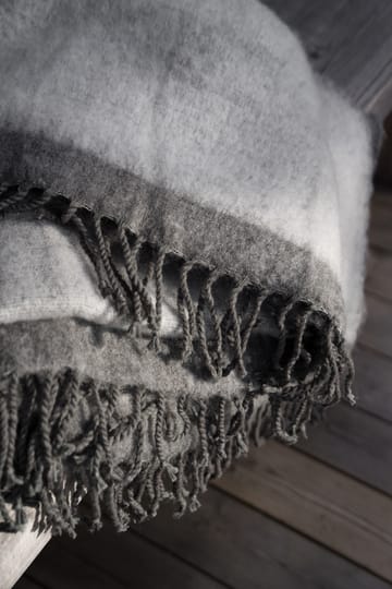 Ernst throw with fringe 130x170 cm - Dark gray-white - ERNST