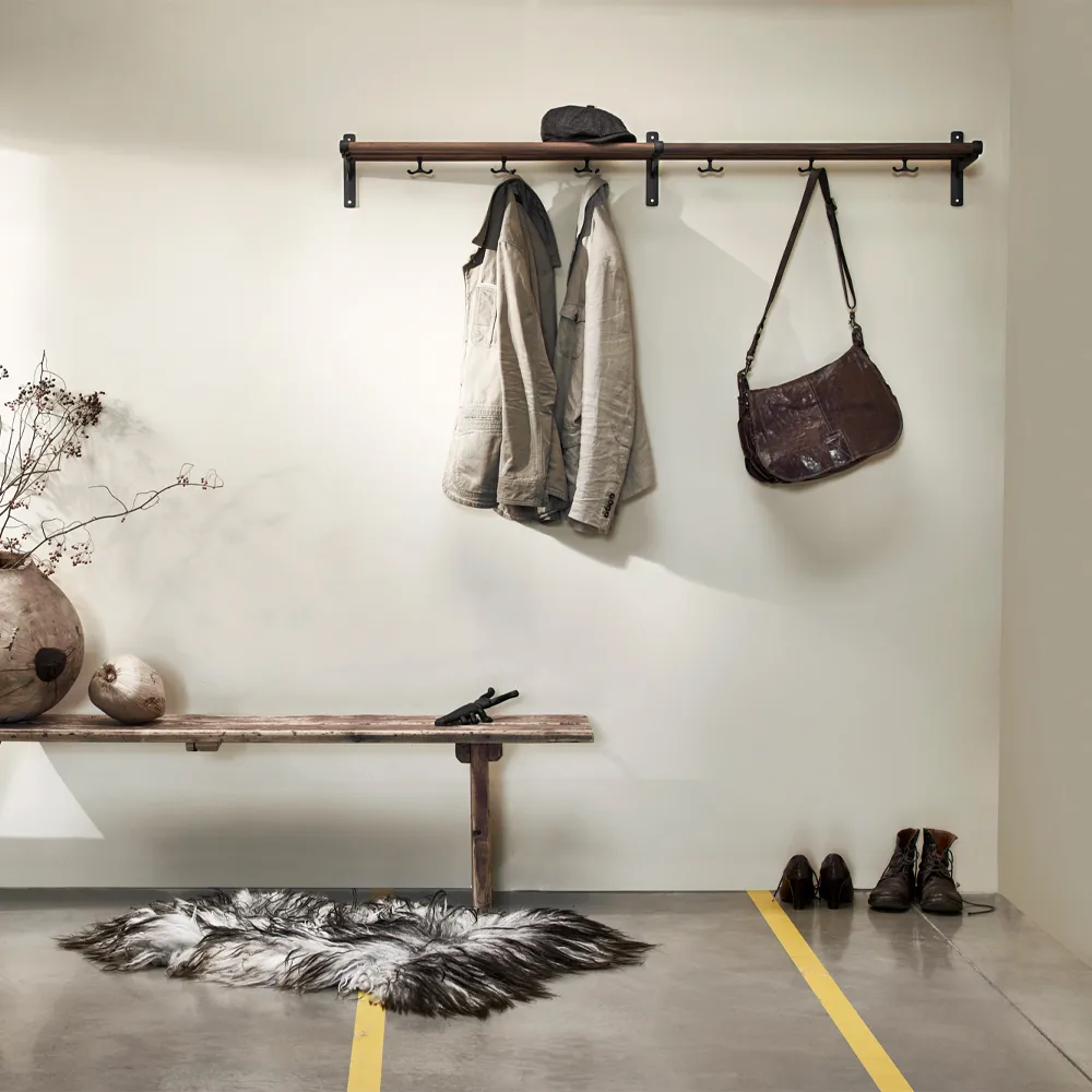 Nostalgi Shoe or hat shelf, Walnut, aluminium stand Essem Design