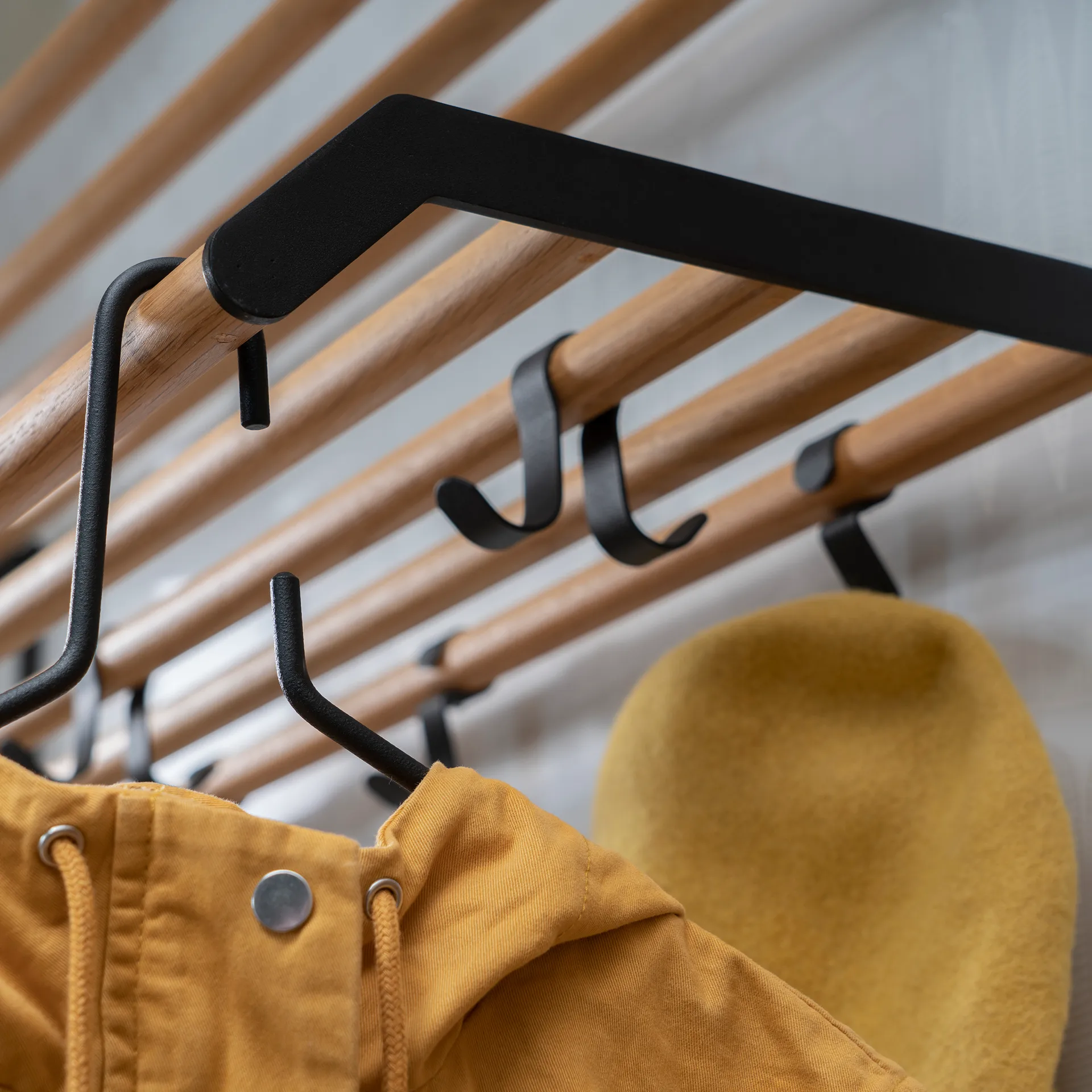 Tamburin hat rack 100 cm, oak-black Essem Design