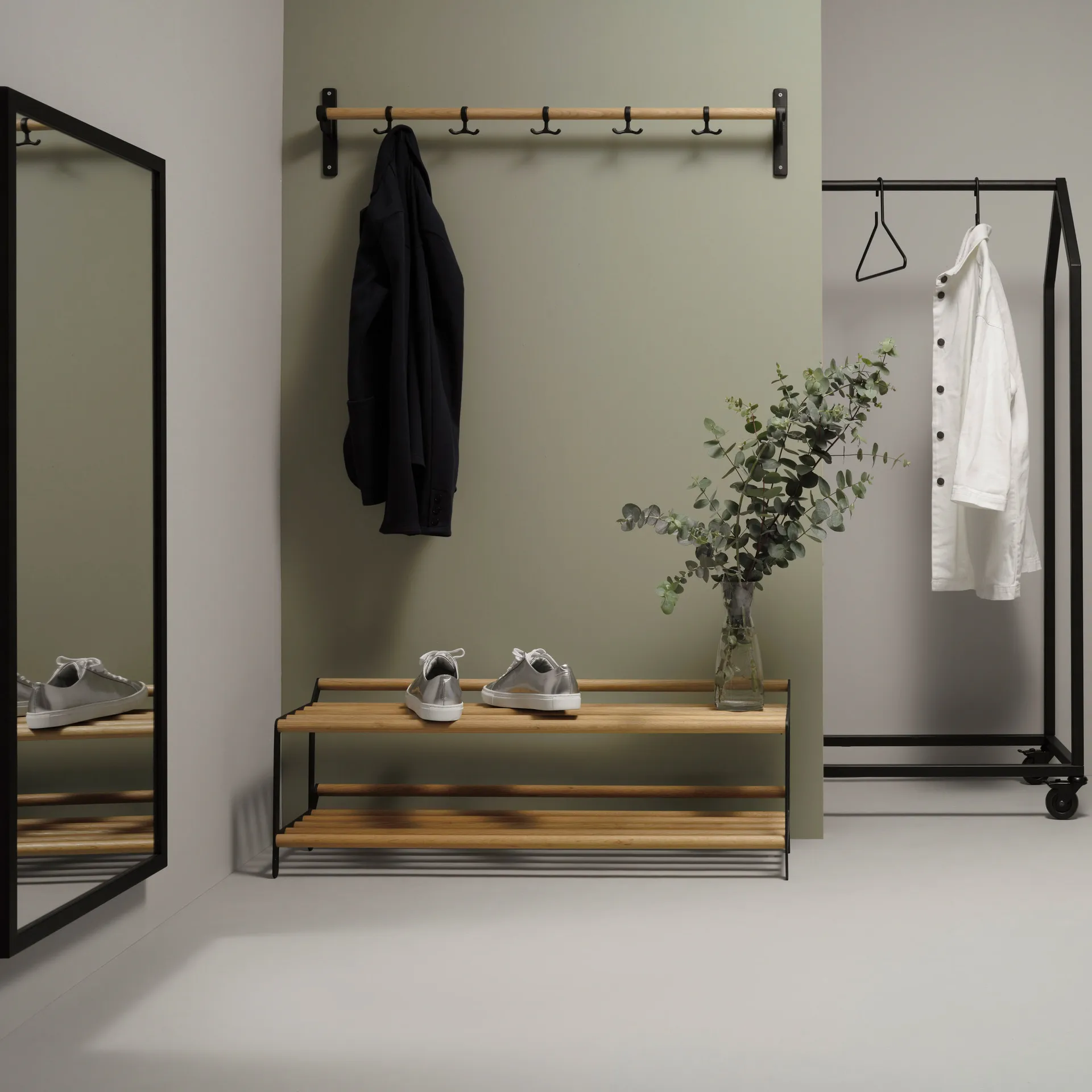 Tamburin shoe shelf 60 cm, oak-black Essem Design