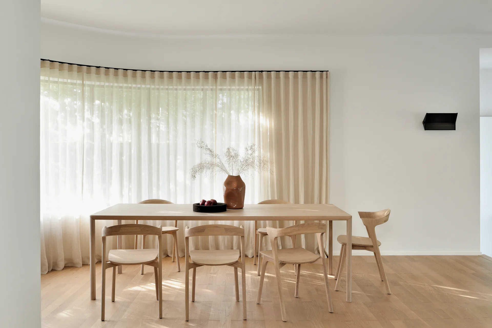 Bok dining table 200x95 cm, Hardwax oiled oak Ethnicraft