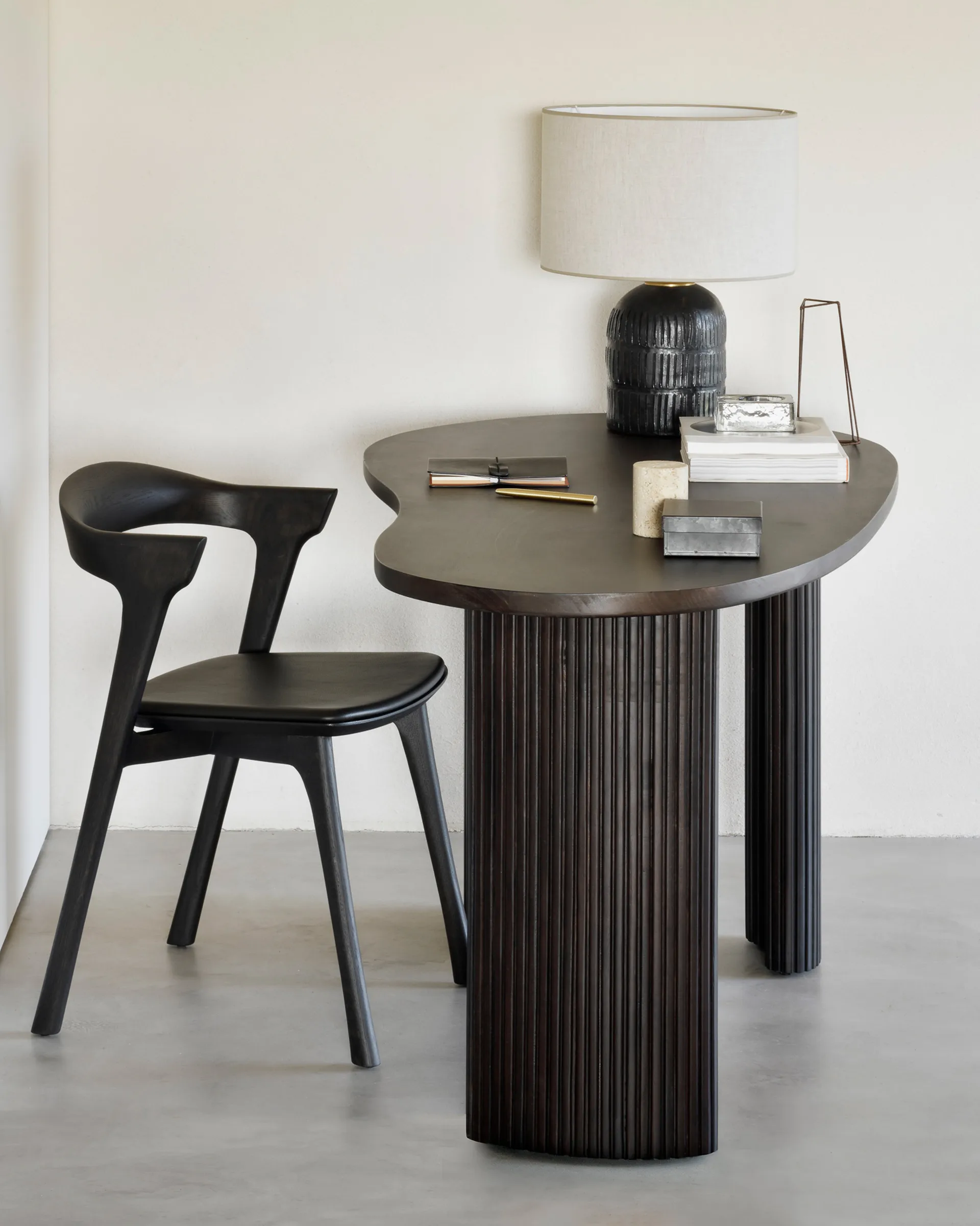 Boomerang desk, Dark brown stained mahogany,160x83x76 cm Ethnicraft