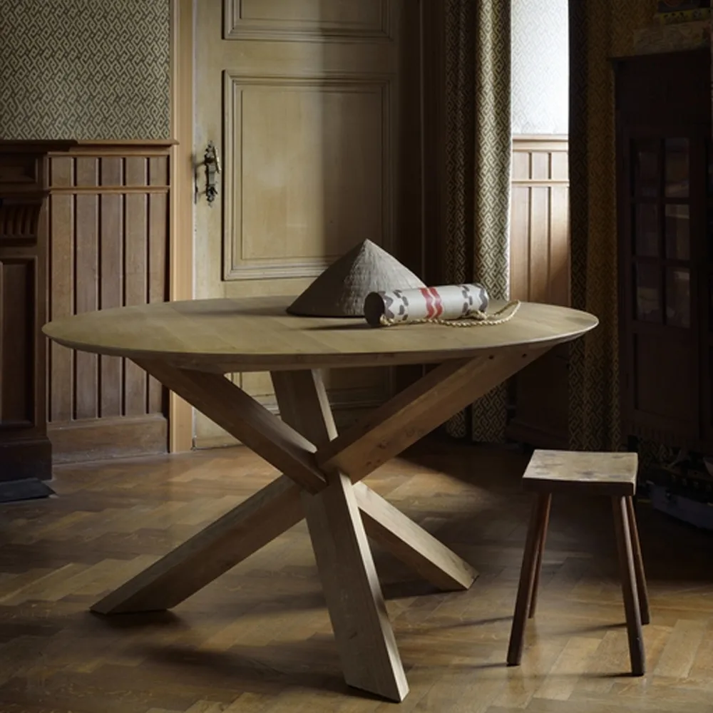Circle dining table, Oak lacquer ø163cm Ethnicraft