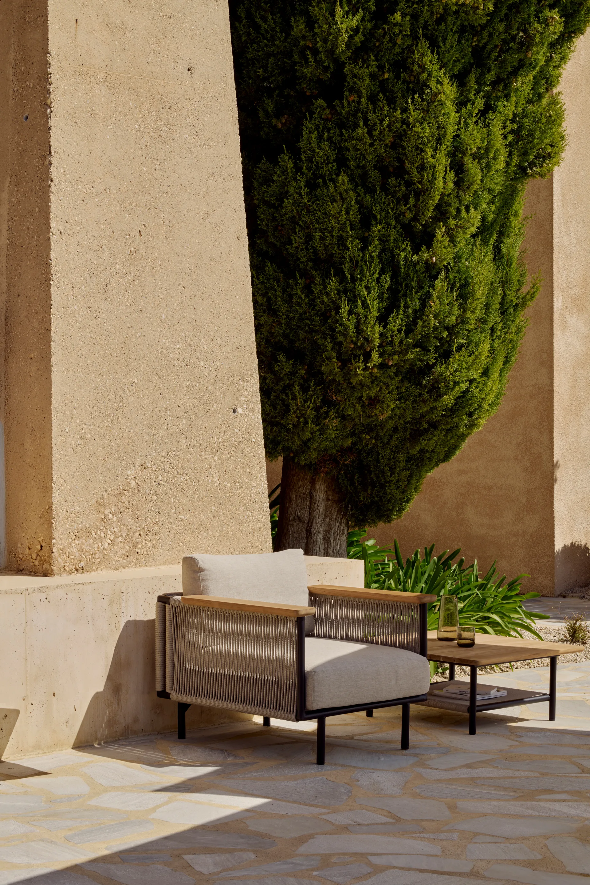 Corbey Outdoor coffee table, 80 cm, teak-aluminium black Ethnicraft