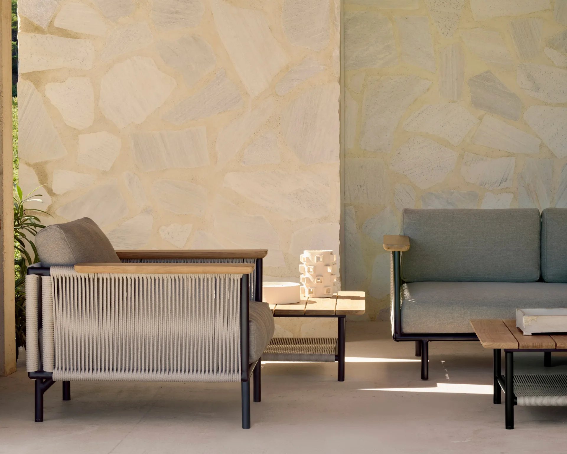 Corbey Outdoor lounge chair with cushion, Aluminium black-Oyster Ethnicraft