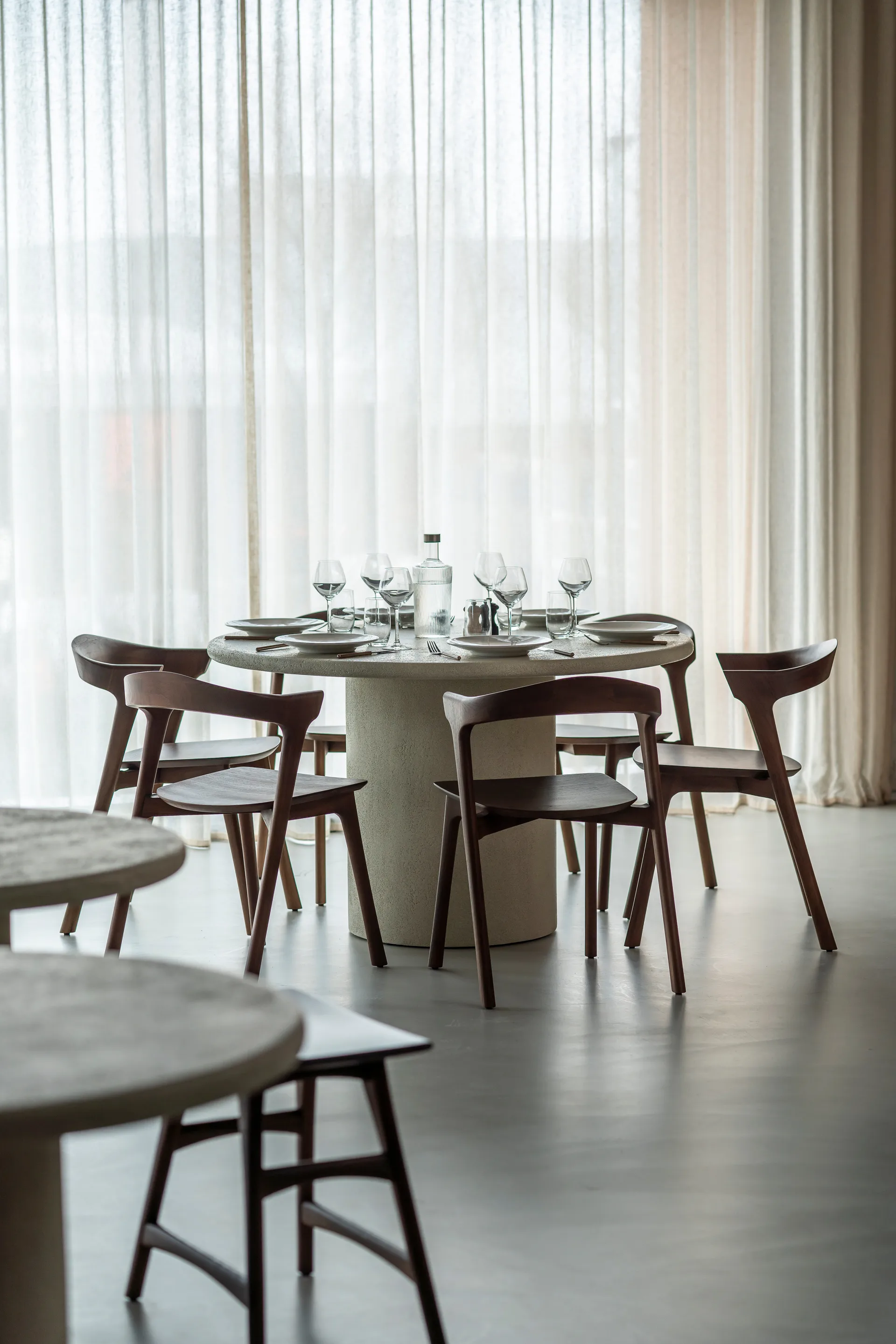 Elements dining table, Off White, Ø125 cm Ethnicraft