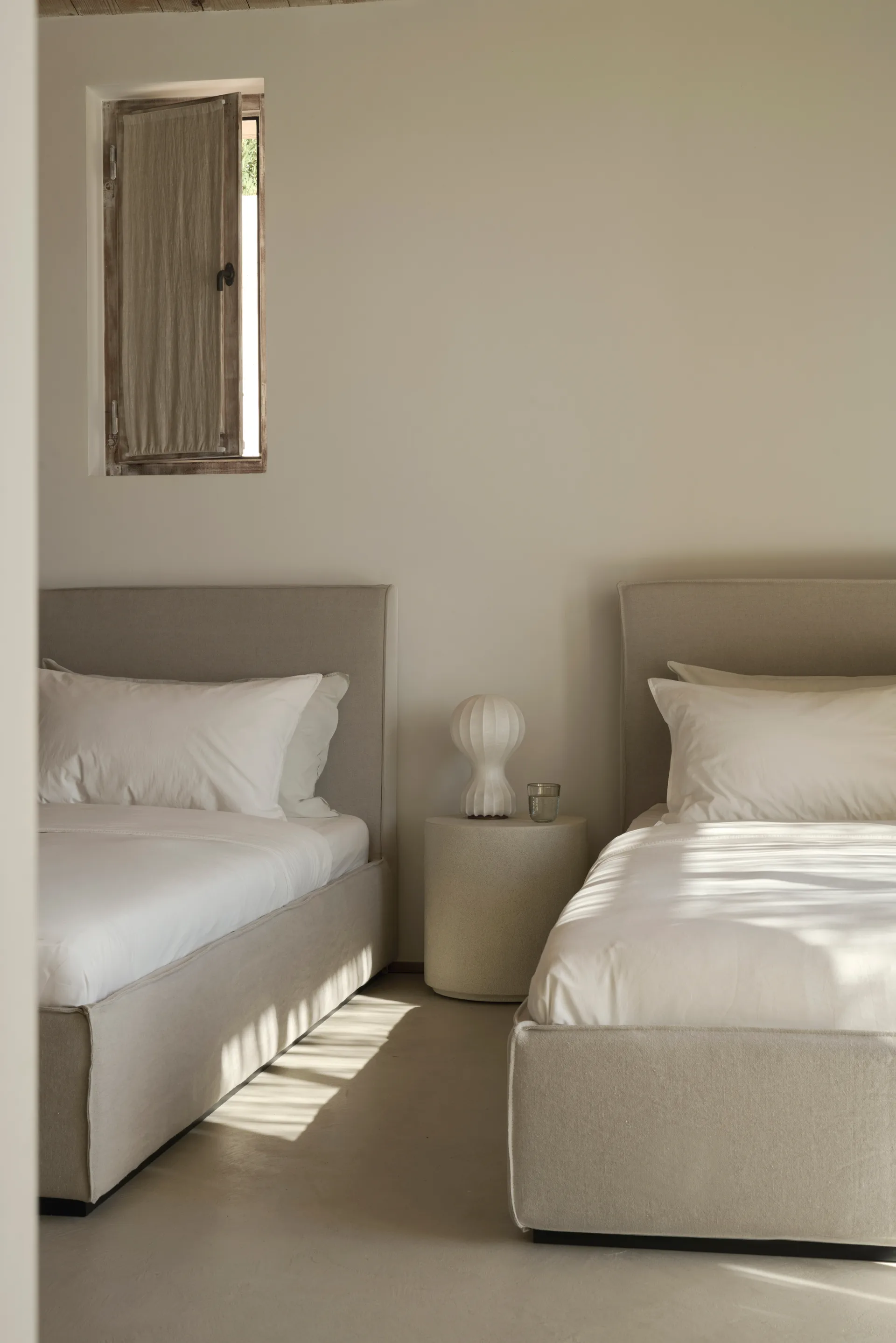 Elements side table Ø40 cm, Off white Ethnicraft