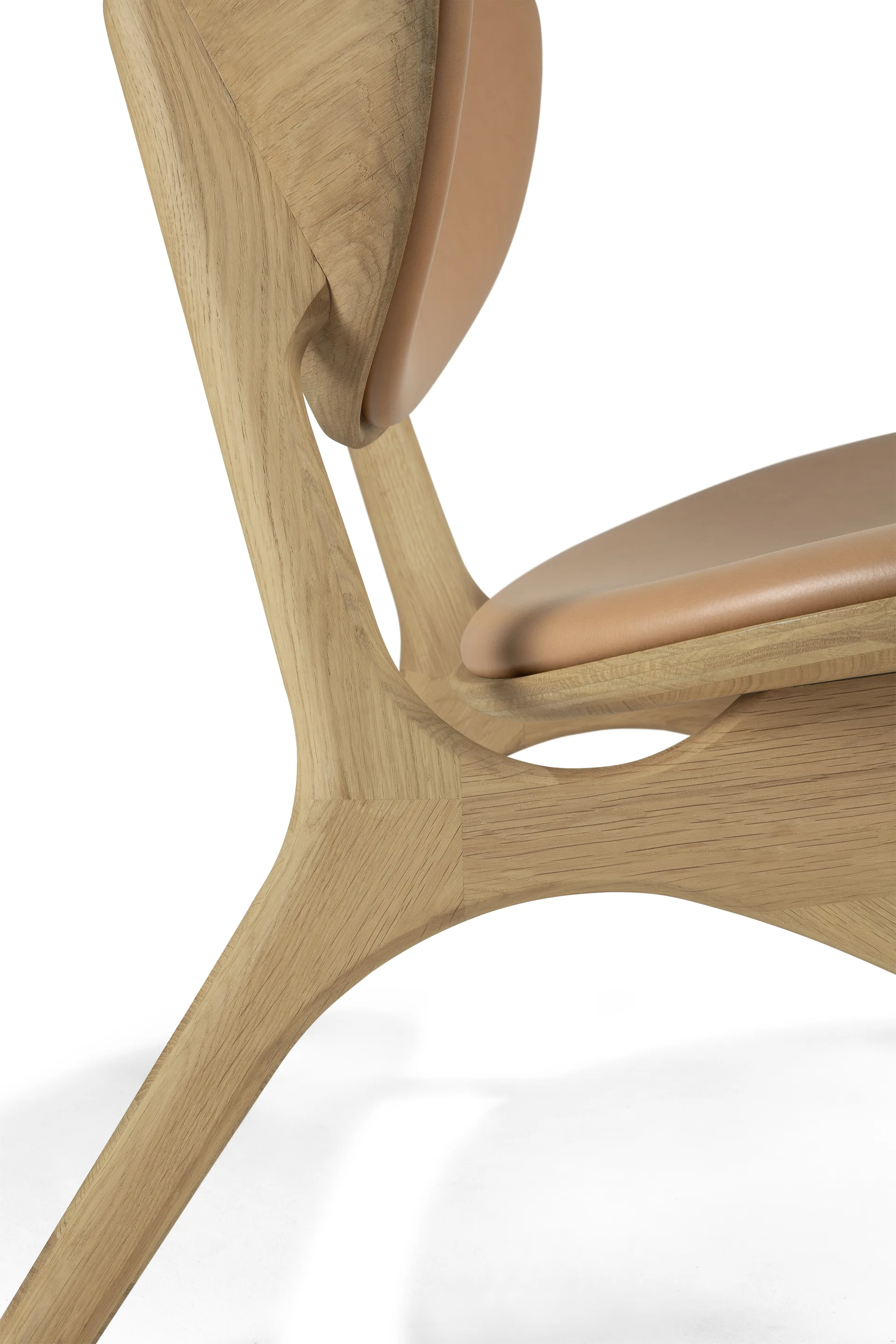 Eye lounge armchair, Lacquered oak-leather Sienna Ethnicraft