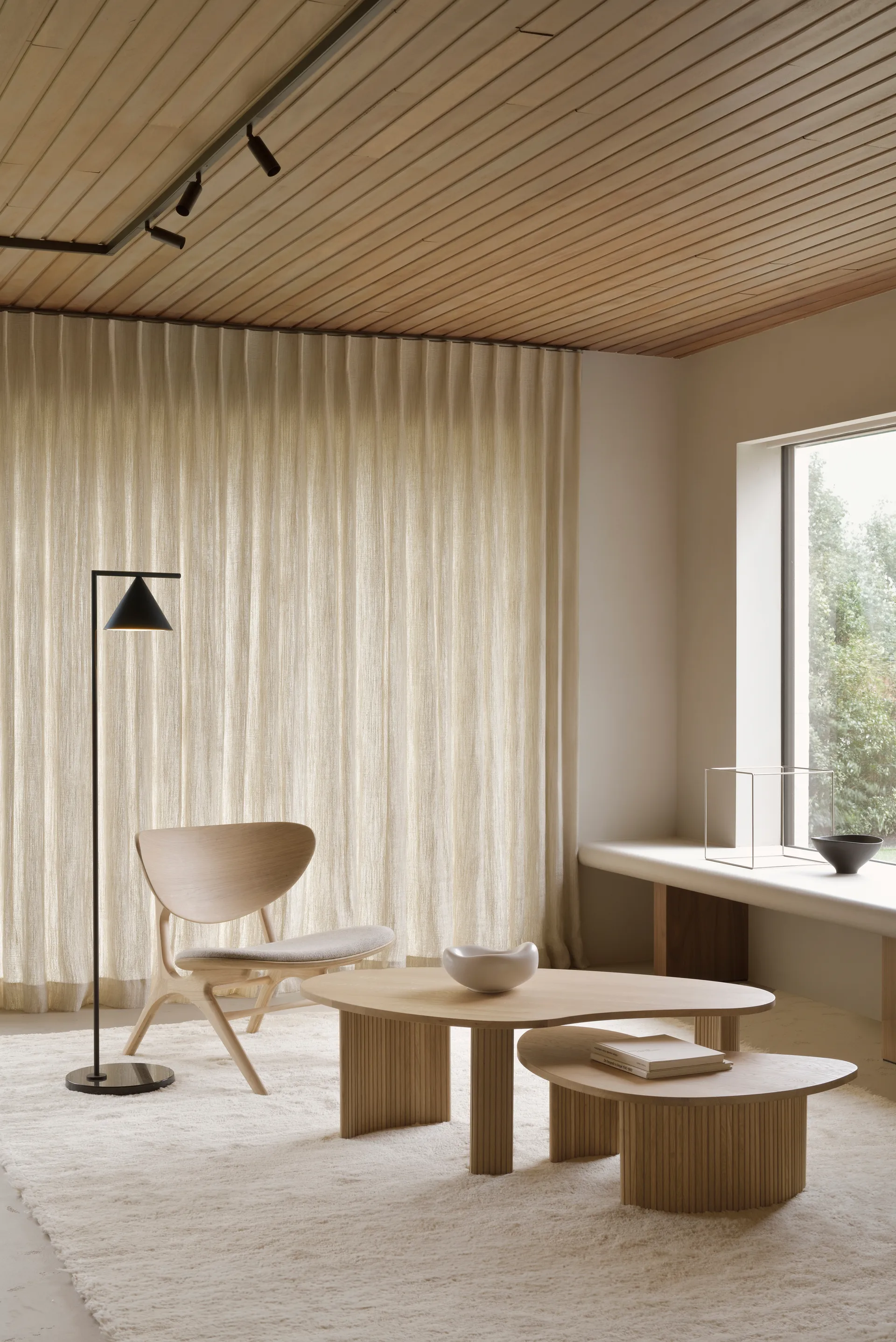 Eye lounge armchair, Oak, off-white Ethnicraft