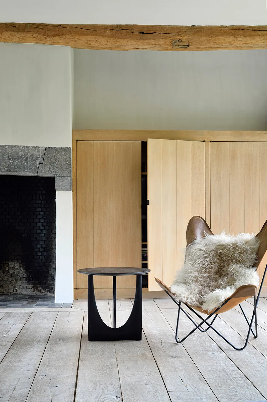 Geometric side table, Black oak Ø51 Ethnicraft