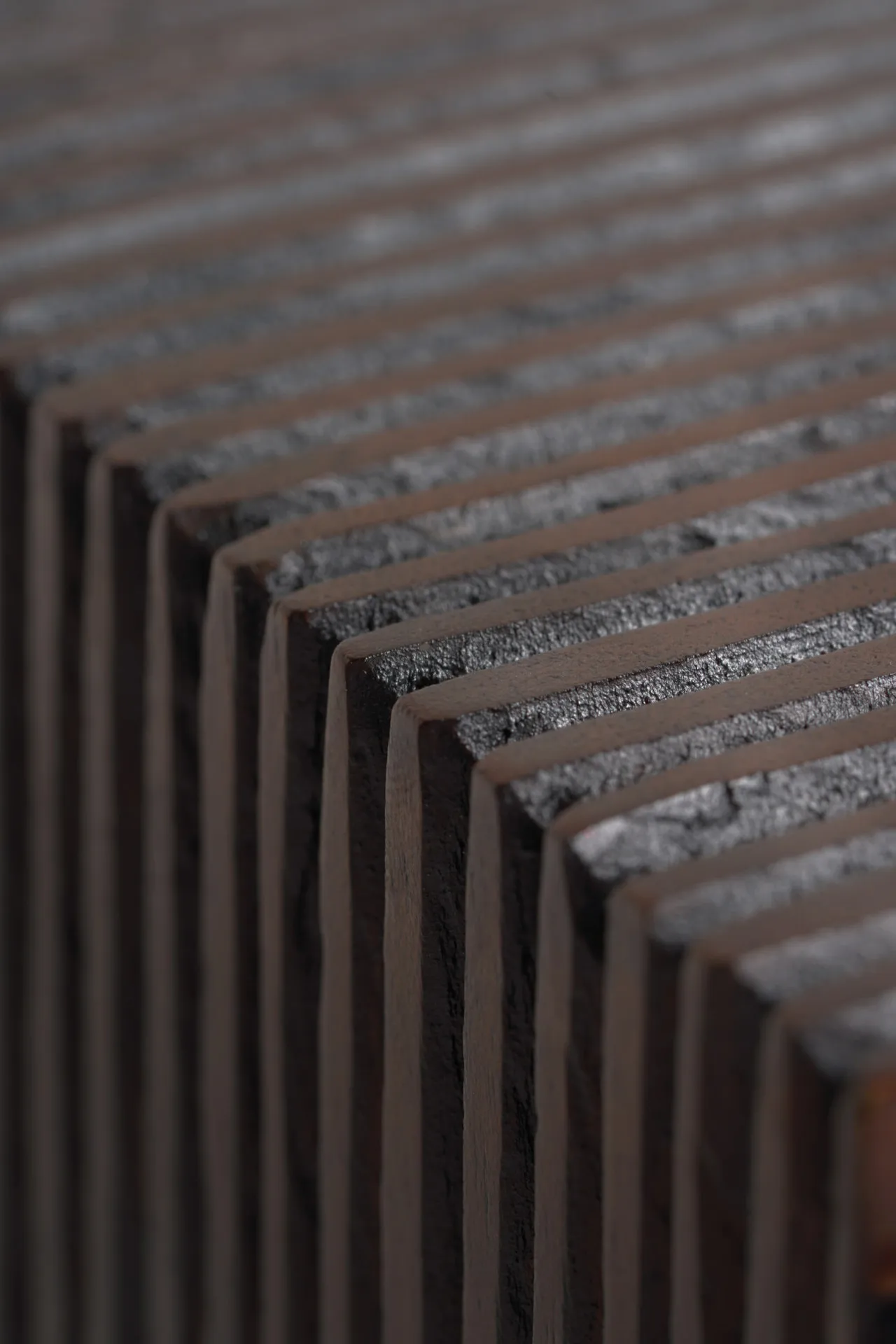 Grooves bookends 2-pack, Mahogany dark brown Ethnicraft