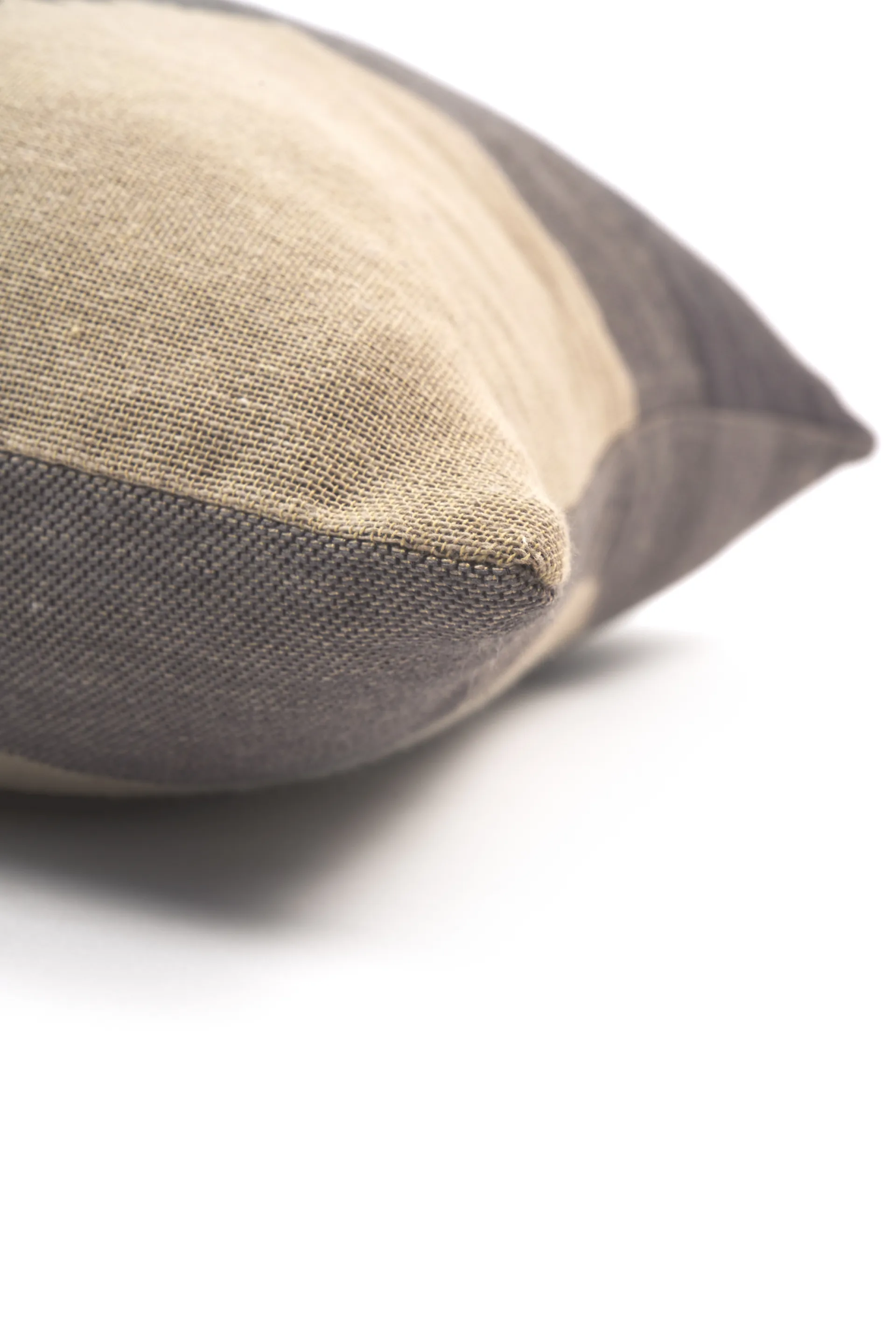 Layered Dots cushion, 50x50 cm Ethnicraft