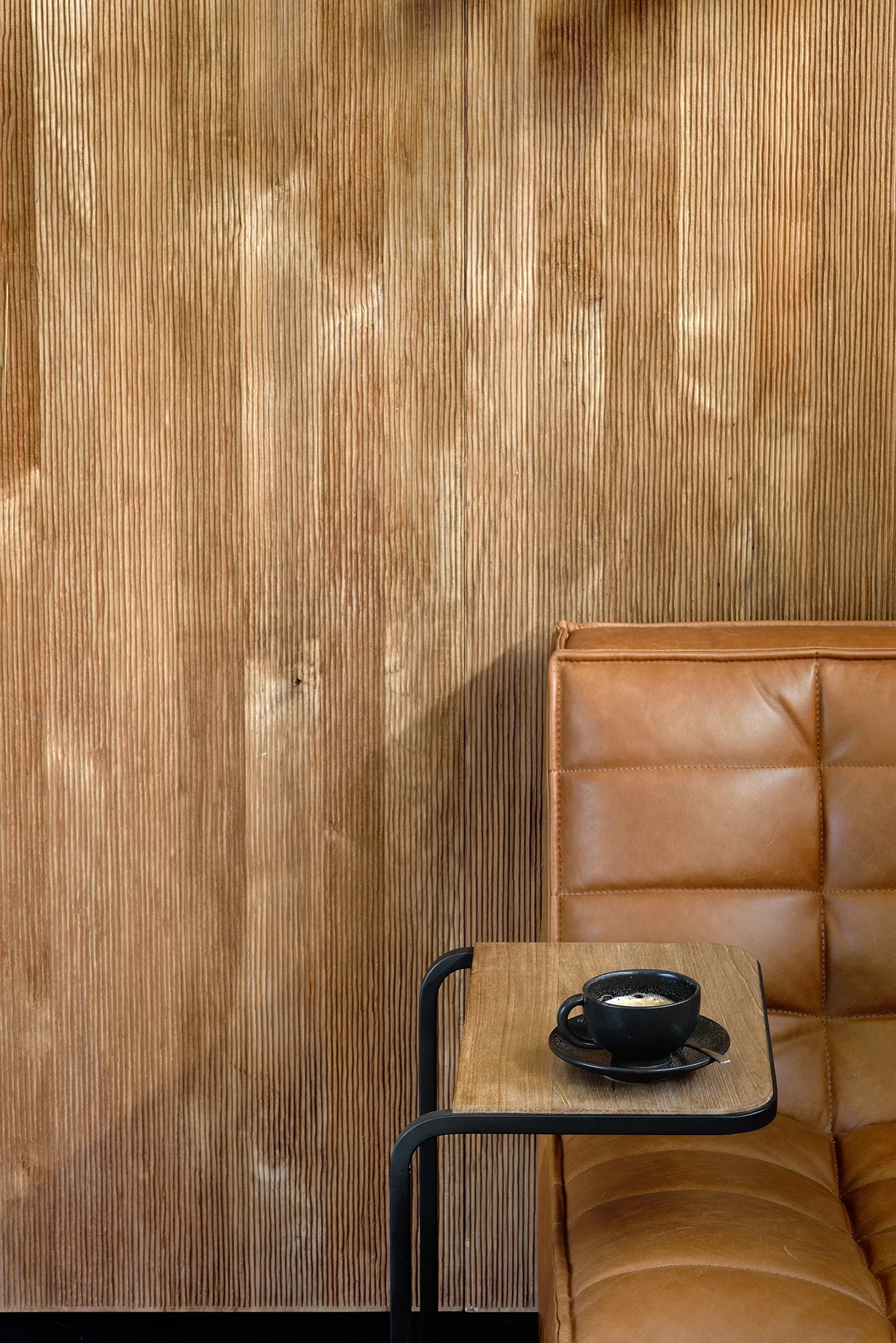 N701 armchair, Leather old saddle Ethnicraft