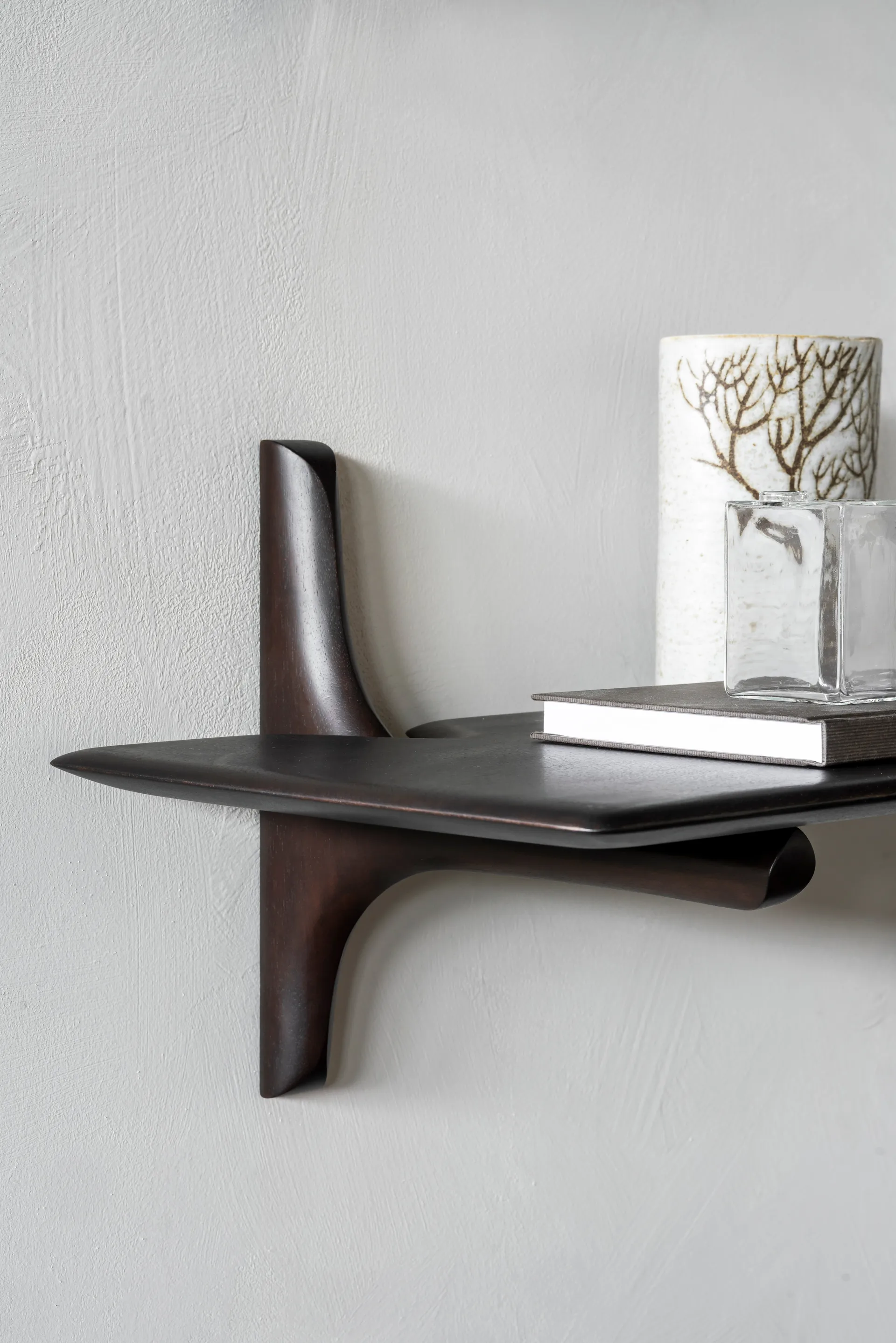 Organic sculpture 22 cm, Varnished mahogany Ethnicraft