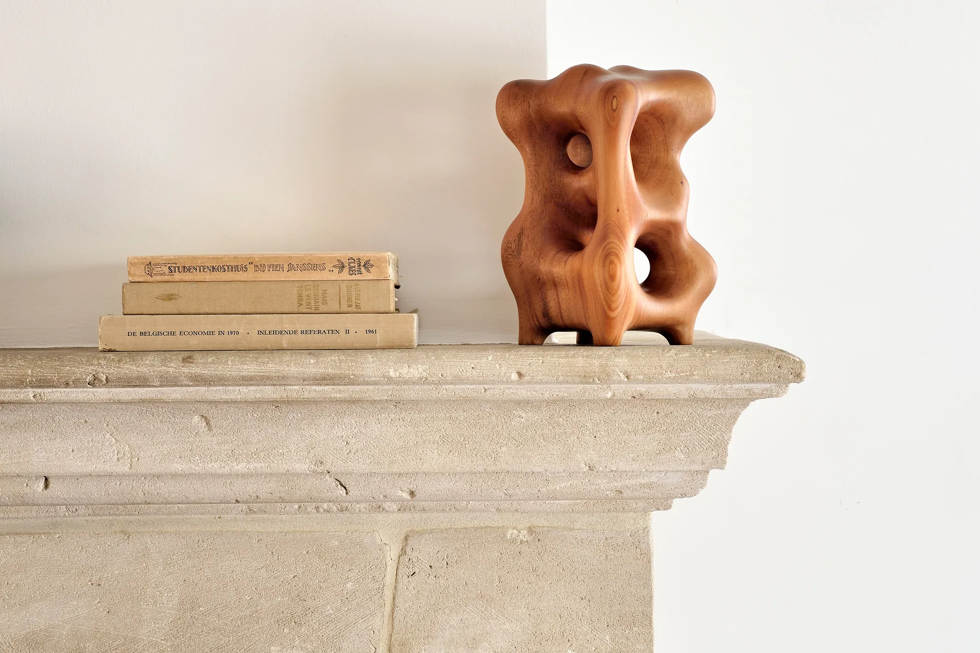 Organic sculpture 22 cm, Varnished mahogany Ethnicraft