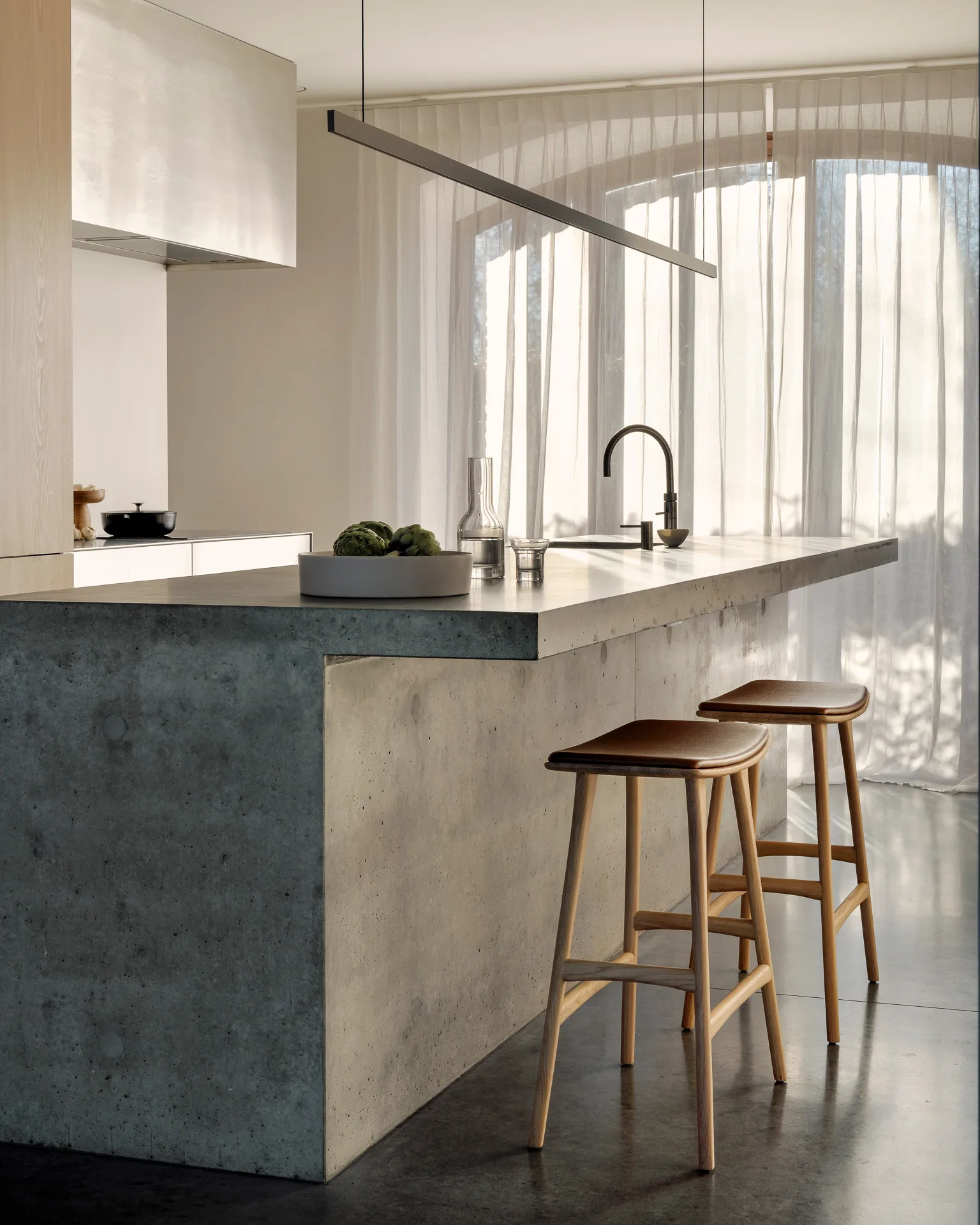 Osso Counter high stool 67 cm, Lacquered oak Ethnicraft