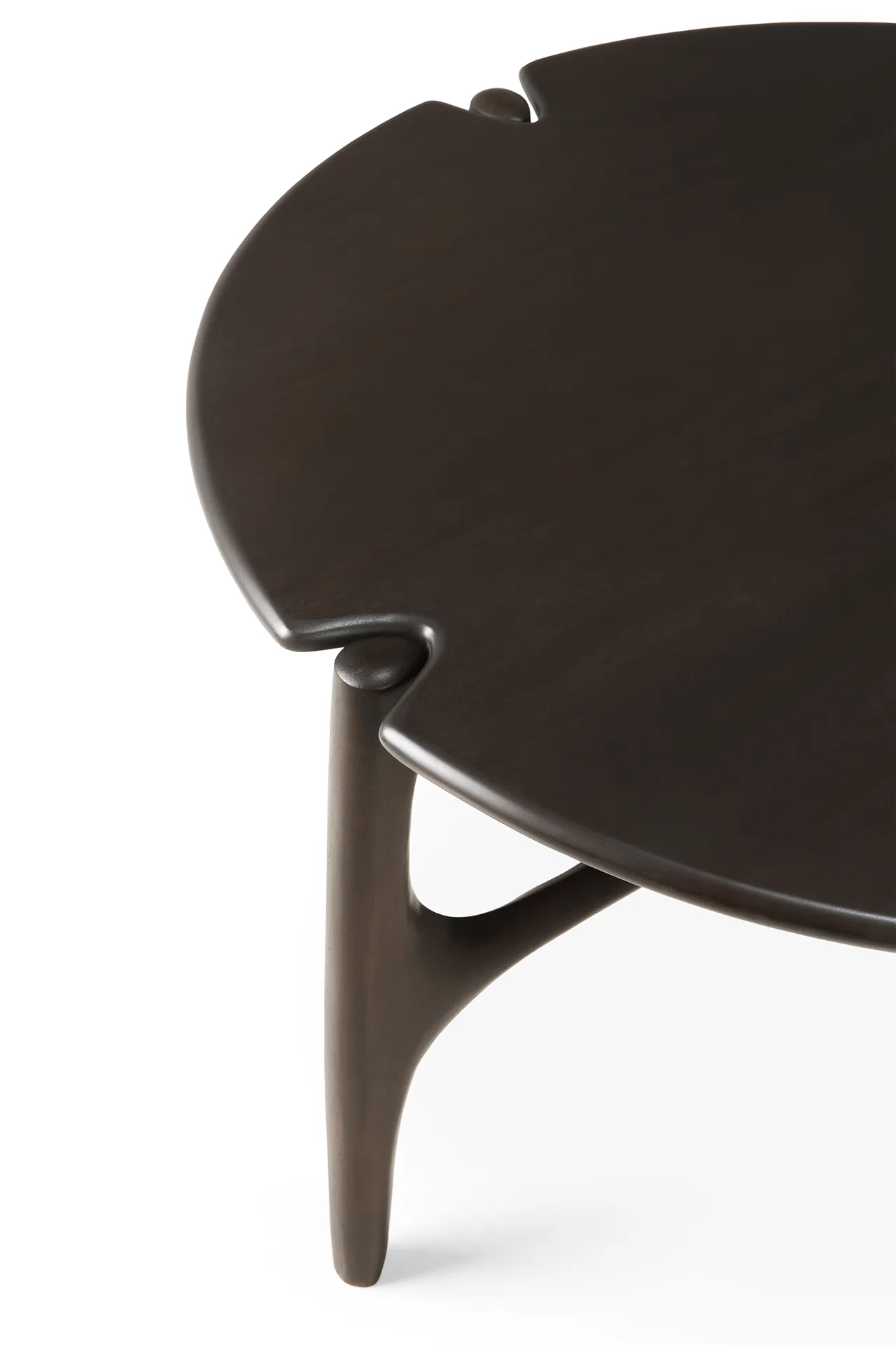 PI Coffee table Ø65 cm, Lacquered mahogany Ethnicraft