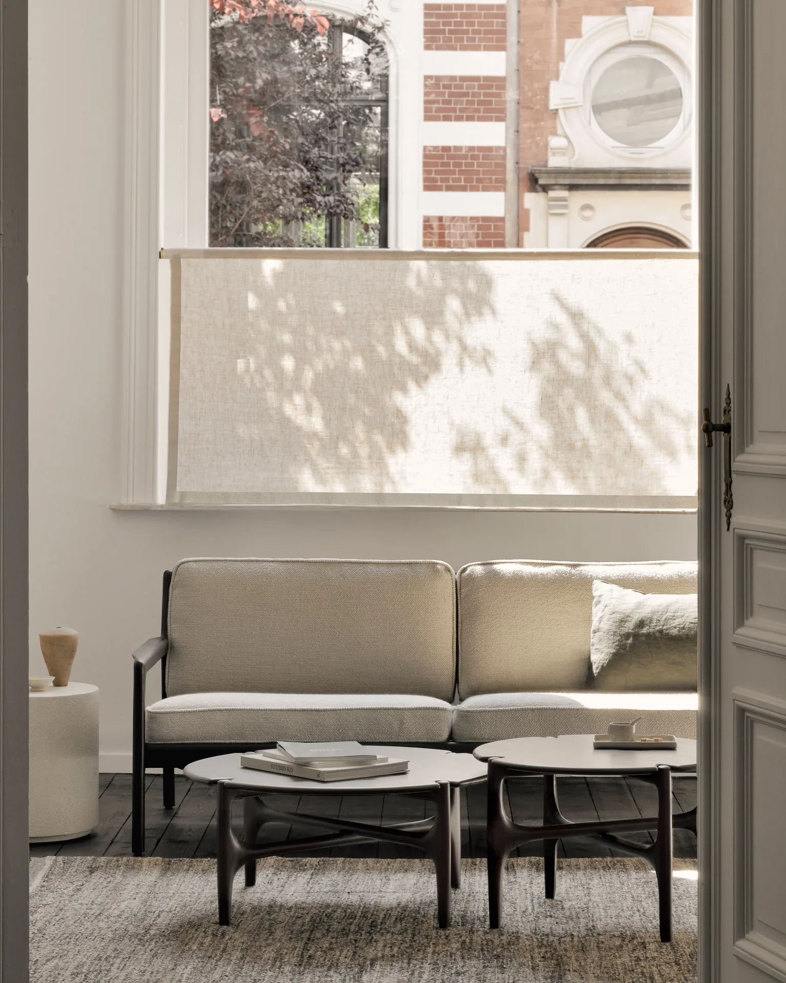 PI Coffee table Ø65 cm, Lacquered mahogany Ethnicraft