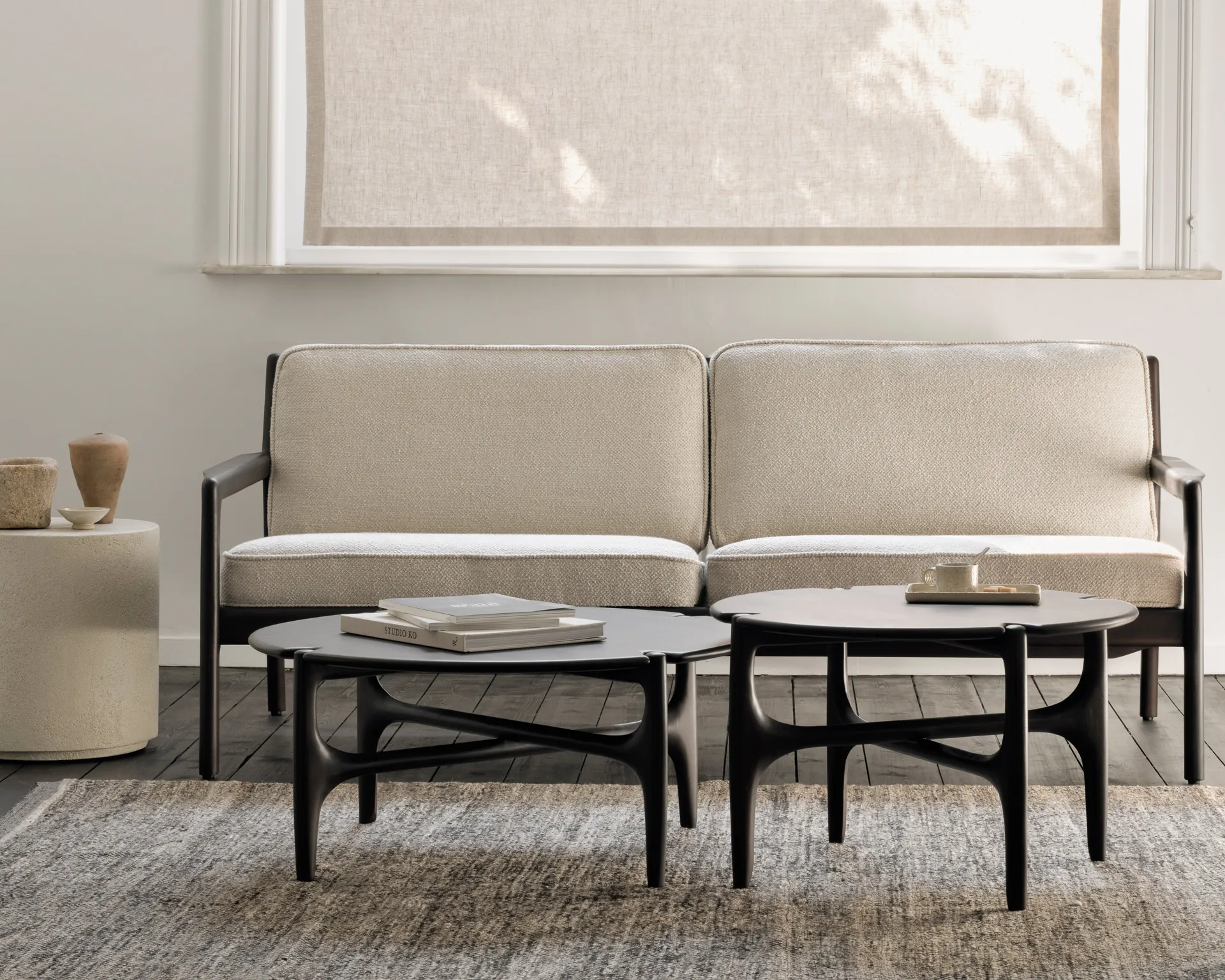 PI Coffee table Ø80 cm, Lacquered mahogany Ethnicraft