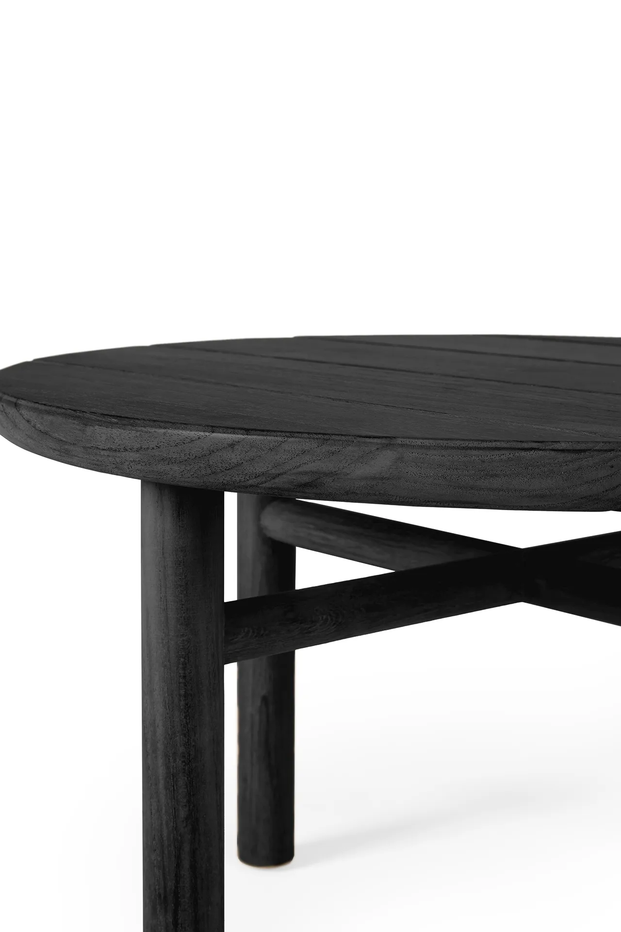 Quatro outdoor coffee table black stained teak, Ø95 cm Ethnicraft