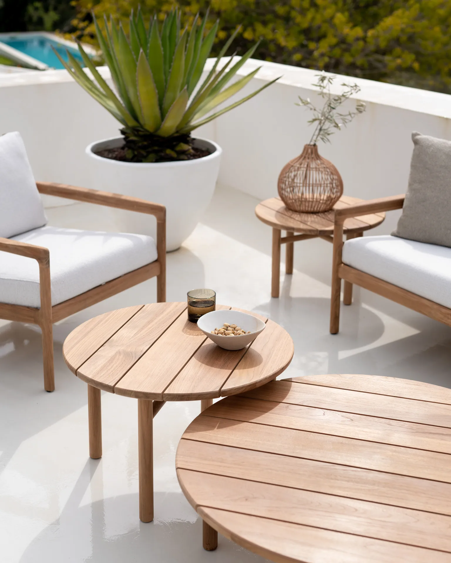 Quatro outdoor coffee table teak, Ø59 cm → Ø59 cm Ethnicraft