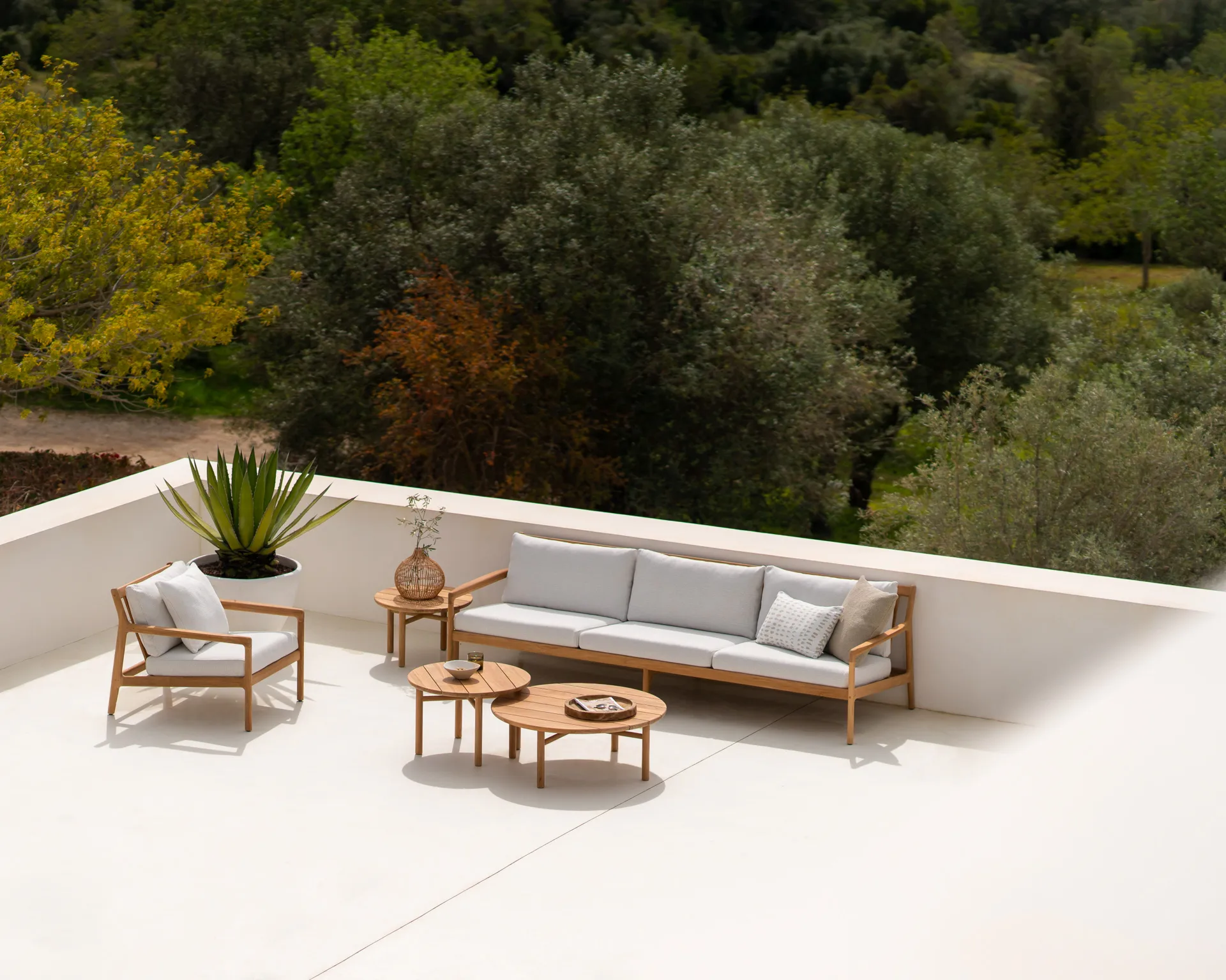 Quatro outdoor coffee table teak, Ø59 cm → Ø59 cm Ethnicraft