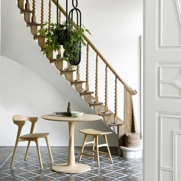 Torsion dining table - White-pigmented hardwax-oiled oak, Ø127 cm - Ethnicraft