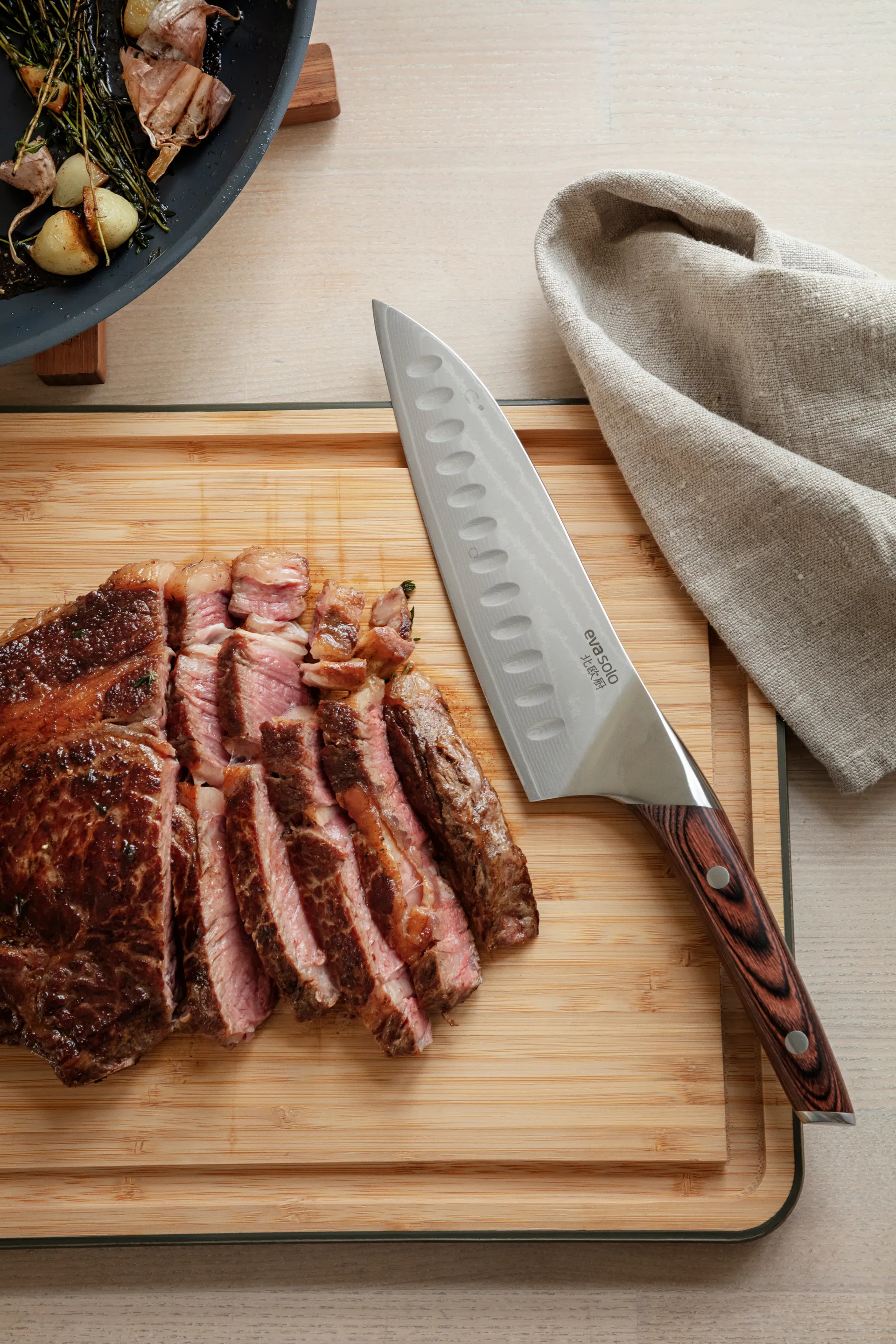 Nordic Kitchen santoku knife 18 cm, Damascus steel Eva Solo