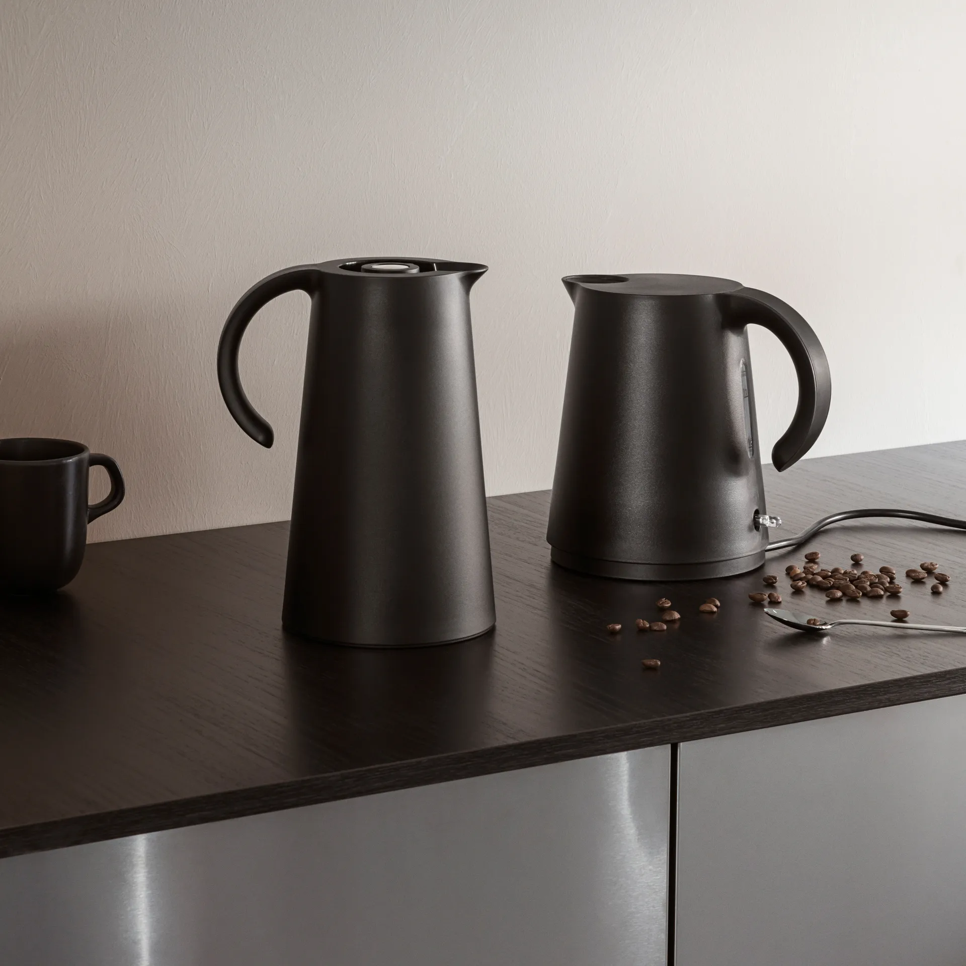 Rise thermos jug 1 L, black Eva Solo