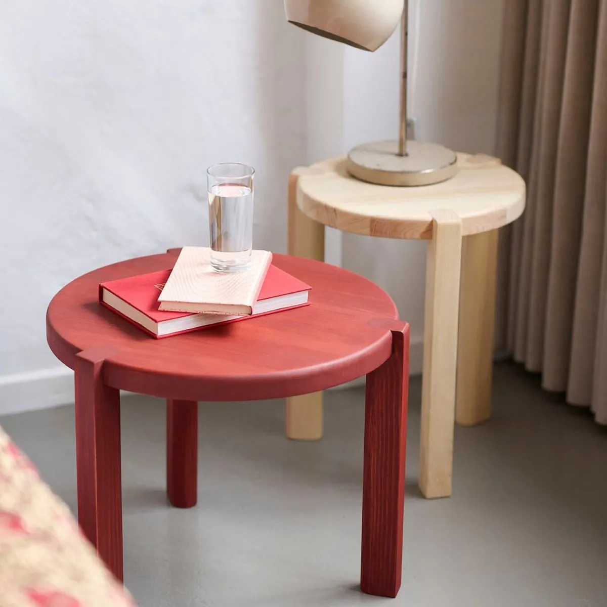 D108 Ragnesminde coffee table Ø48 cm, Carmine red FDB Møbler