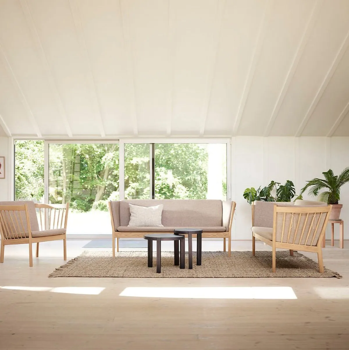 D108 Ragnesminde coffee table Ø48 cm, Midnight blue FDB Møbler