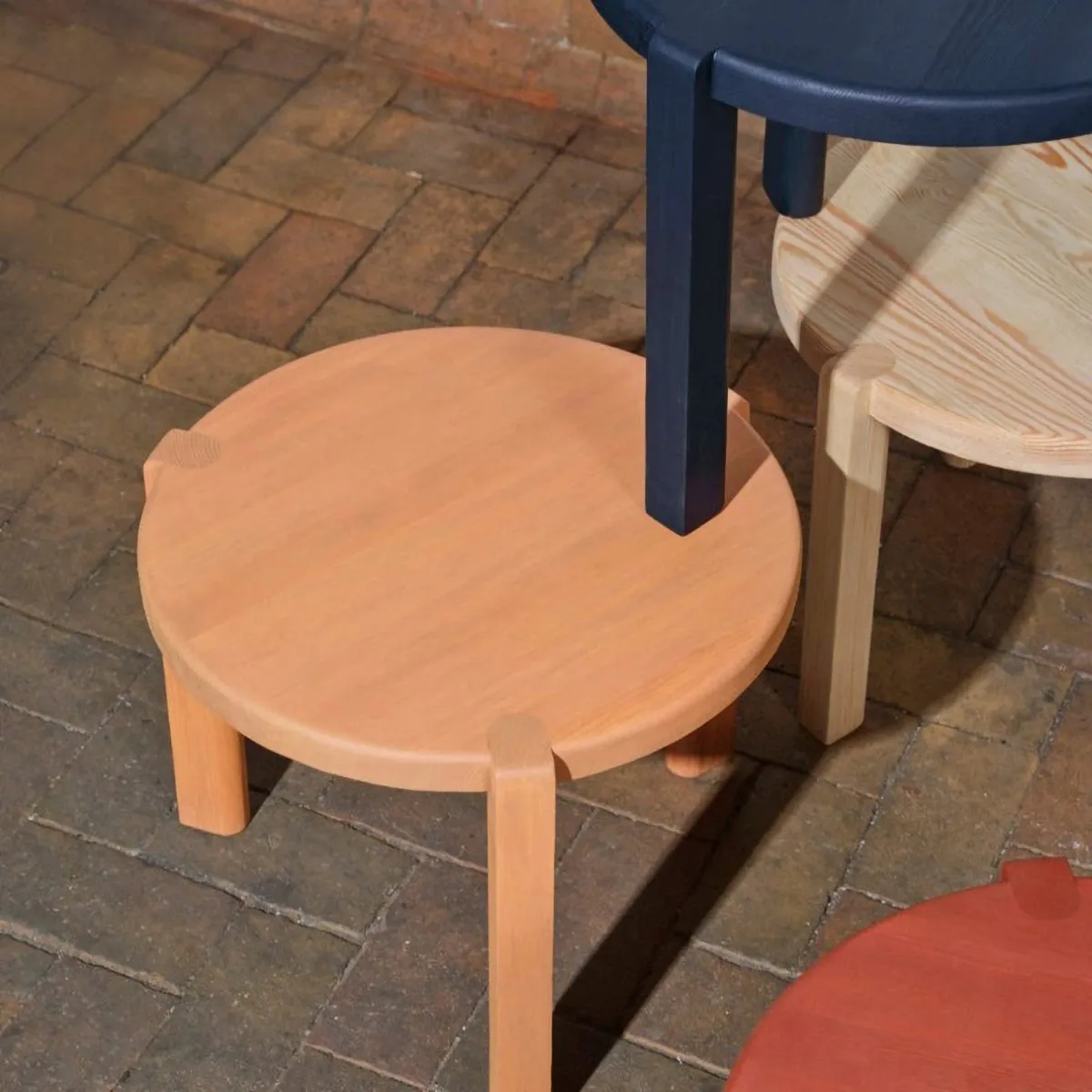 D108 Ragnesminde coffee table Ø48 cm, Peach FDB Møbler