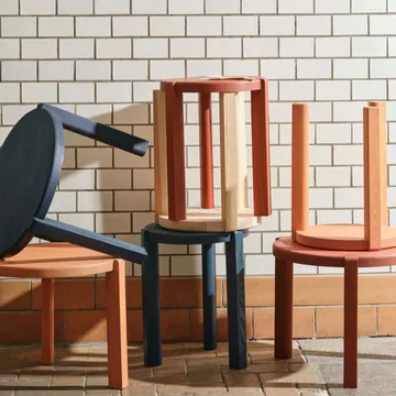 D108 Ragnesminde side table Ø35 cm
 - Carmine red - FDB Møbler