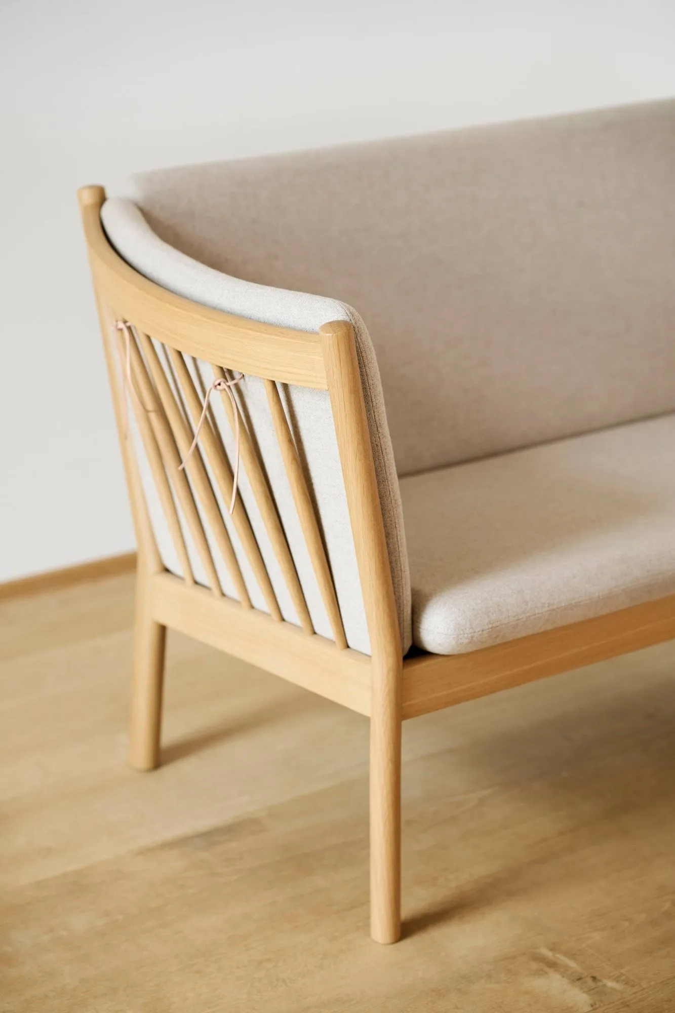 J149 sofa, Fabric red-lacquered oak, 3-seater FDB Møbler